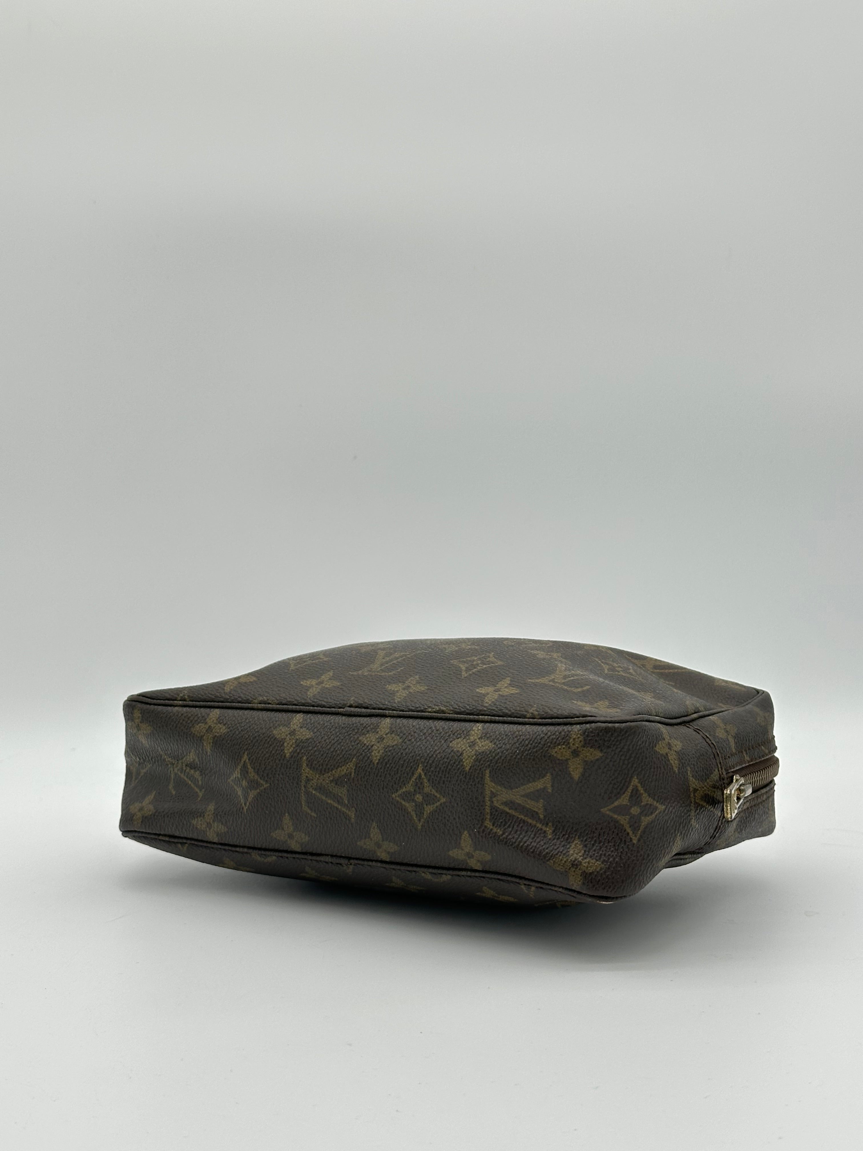 Louis Vuitton Trousse 23