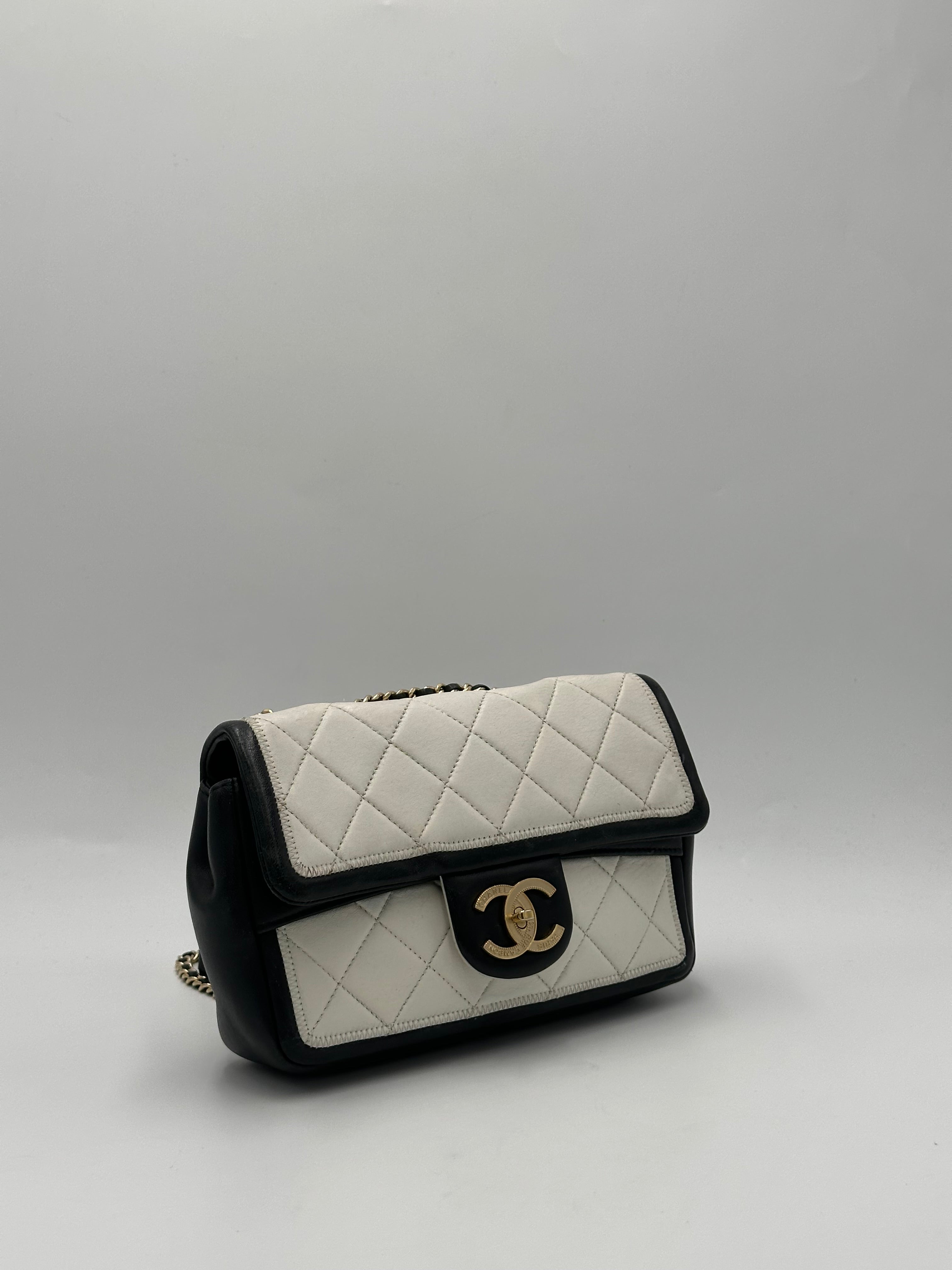 Chanel Matelassé Cuir Noir