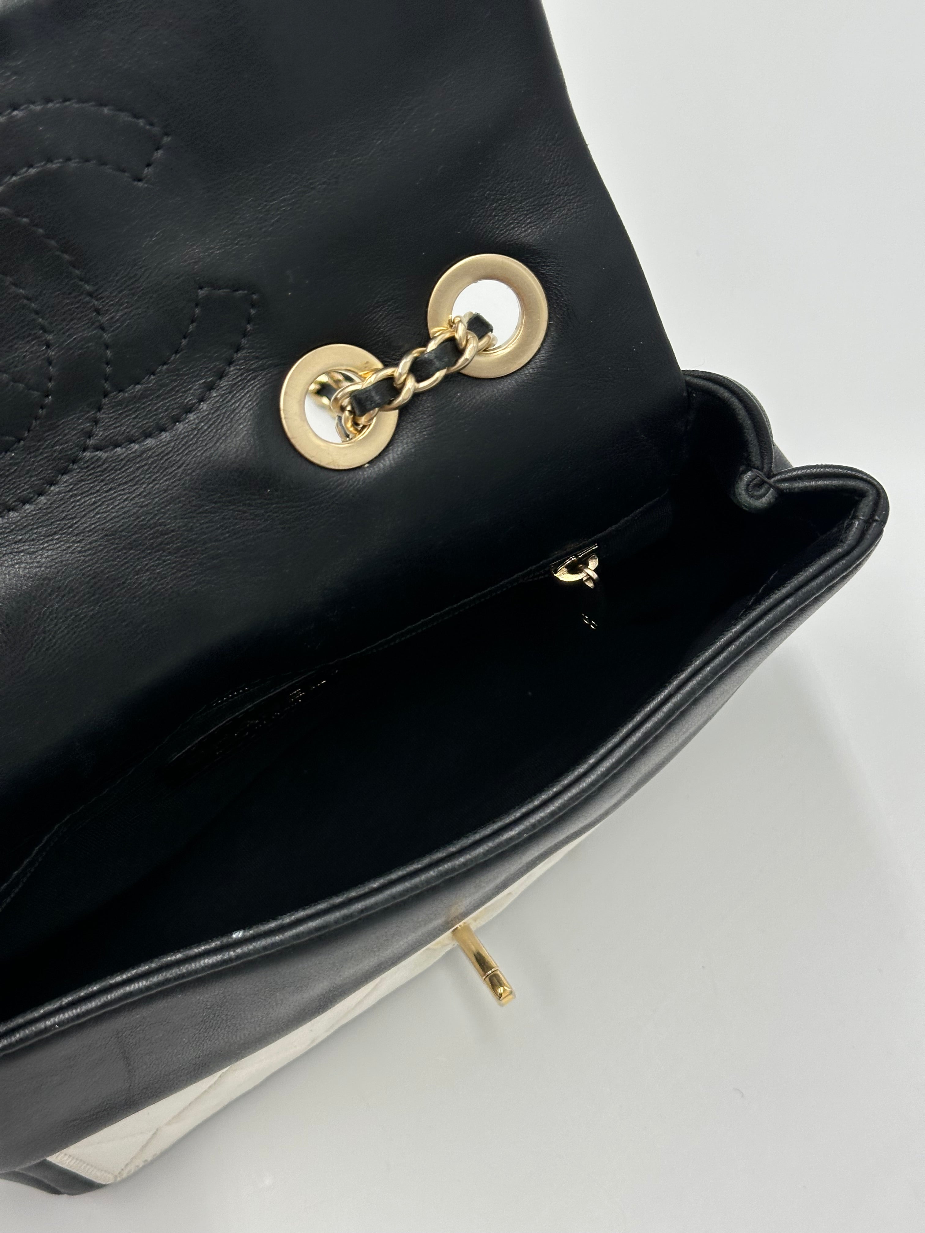 Chanel Matelassé Cuir Noir