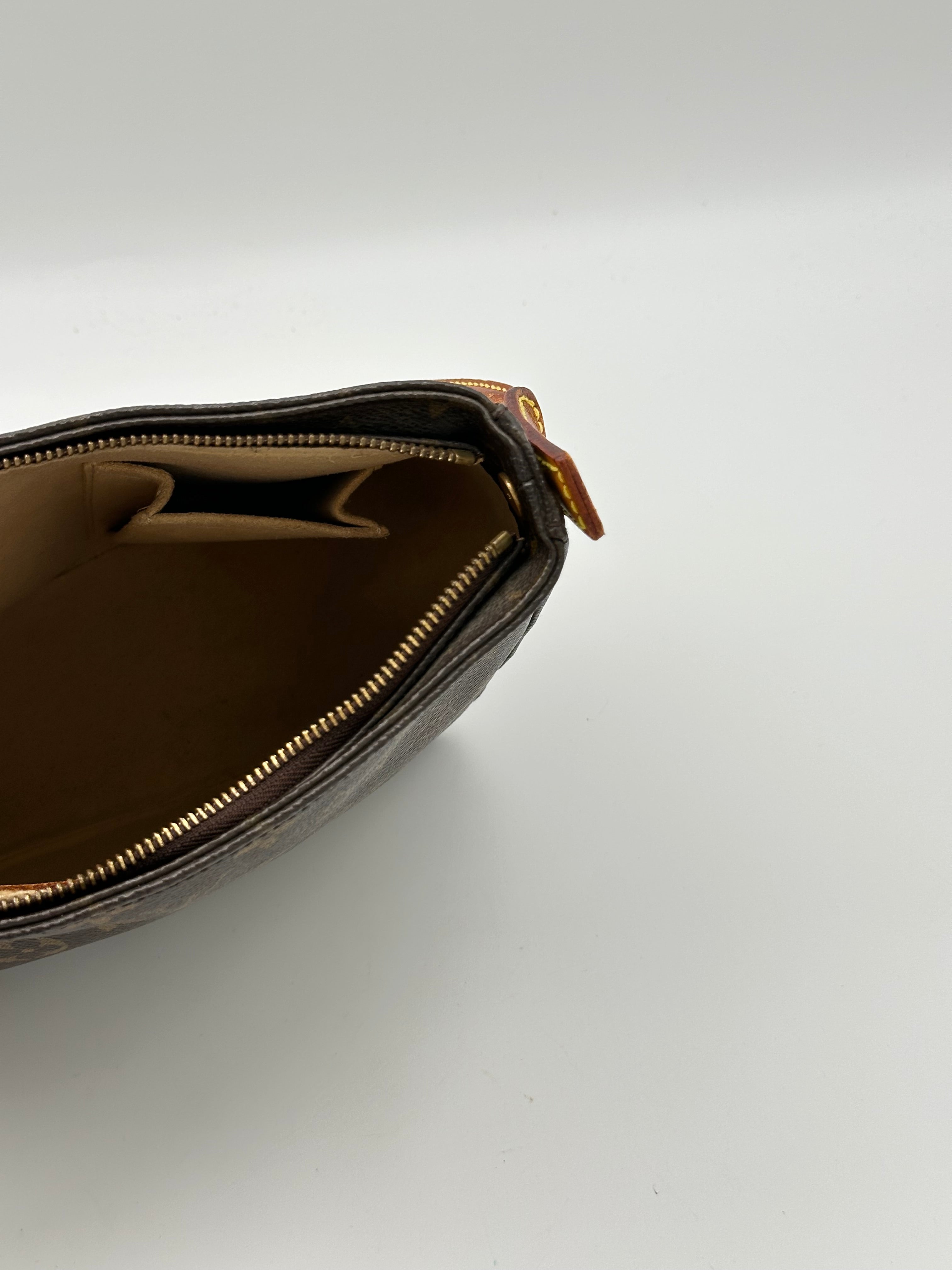 Louis Vuitton Looping MM