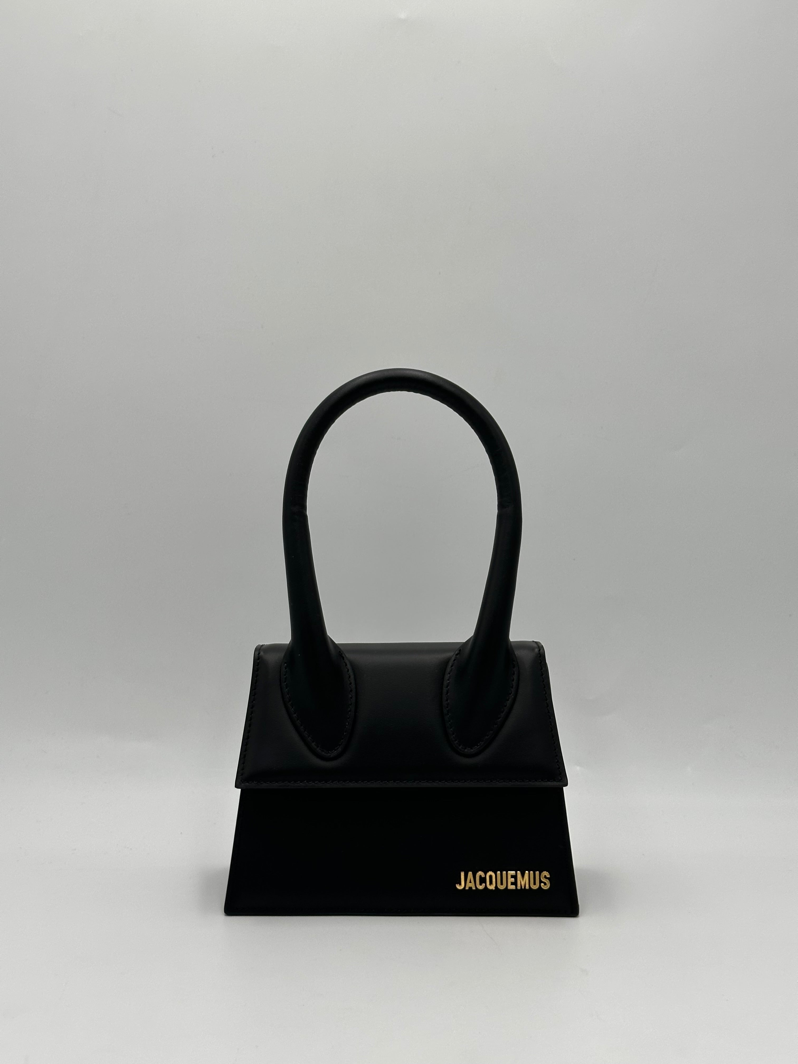 Pre-loved Jacquemus Le Chiquito Moyen | Pepper Luxury Vintage Pre-loved Jacquemus Le Chiquito Moyen | Pepper Luxury Vintage