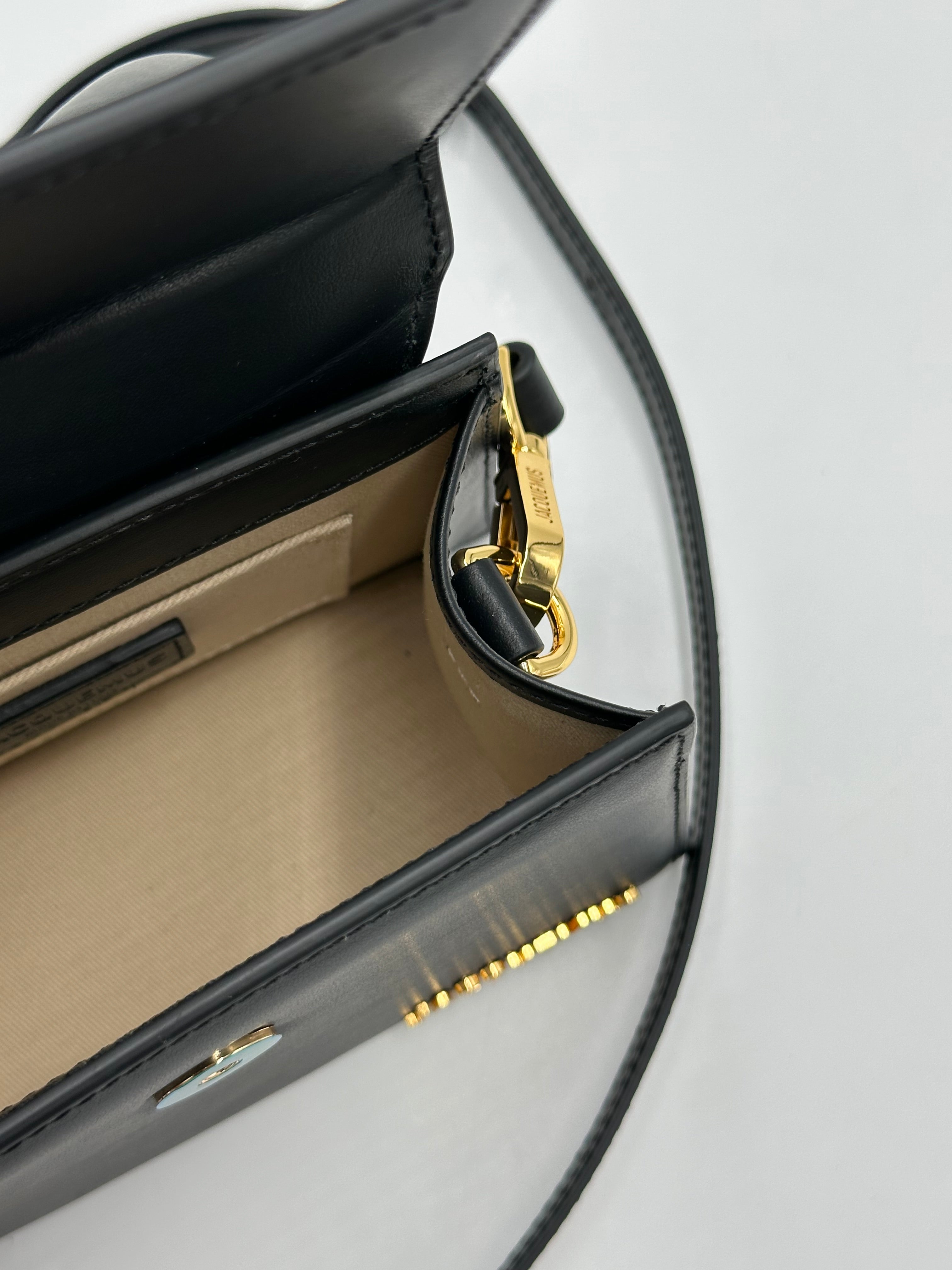 Jacquemus Le Chiquito Moyen