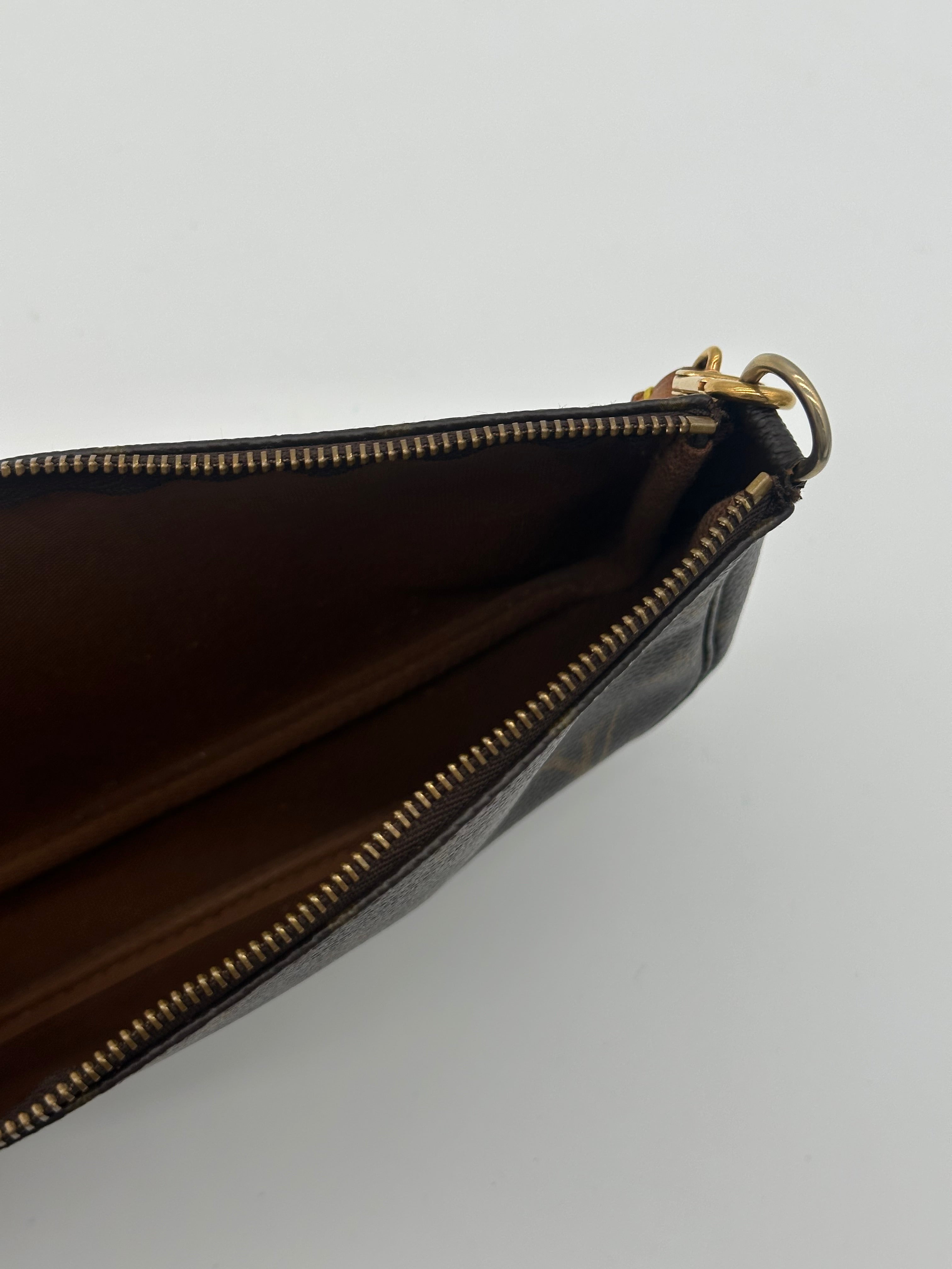 Louis Vuitton Pochette Accessoires