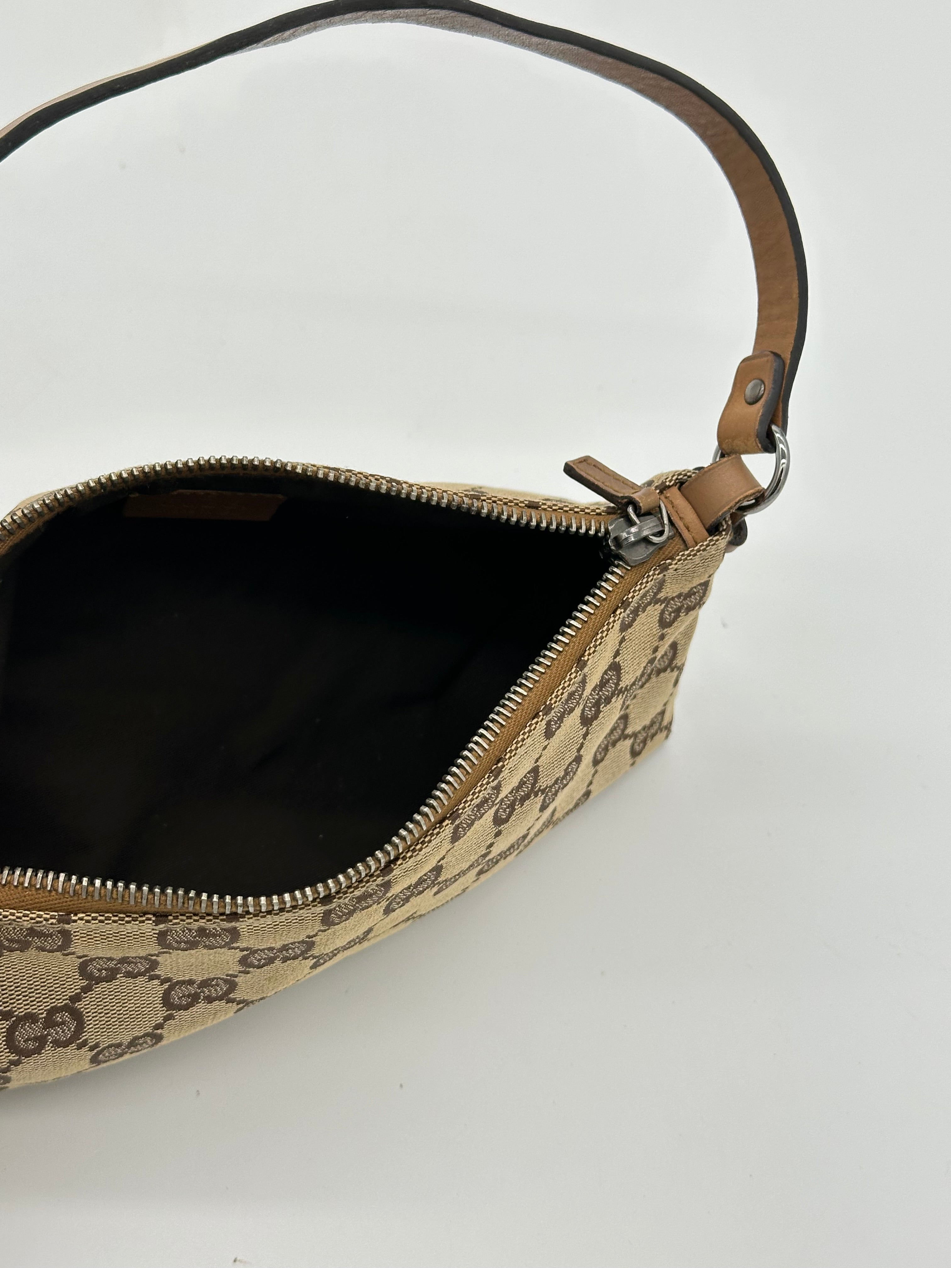 Gucci GG Canvas Shoulderbag
