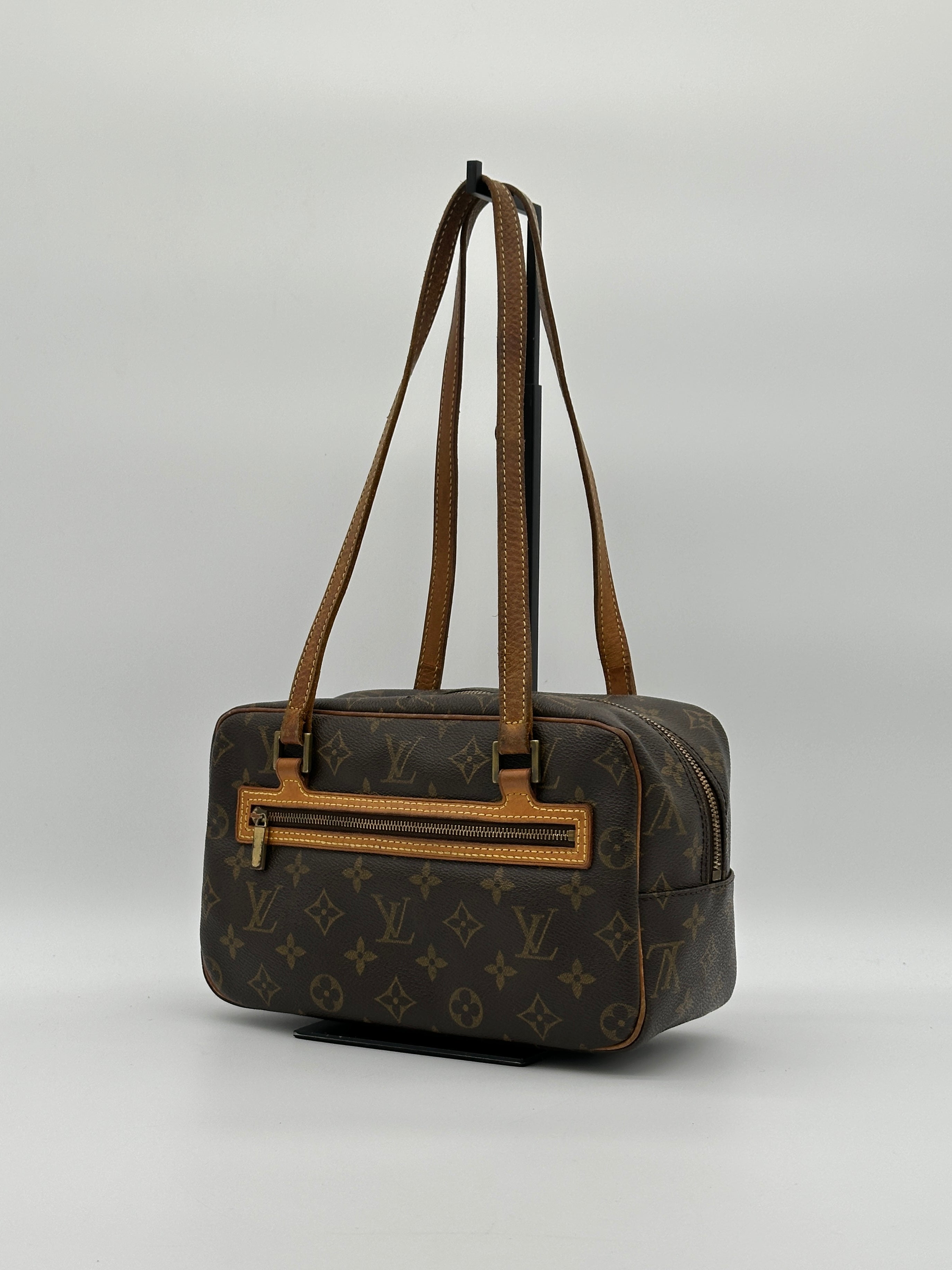 Pre-loved Louis Vuitton Cité MM | Pepper Luxury Vintage