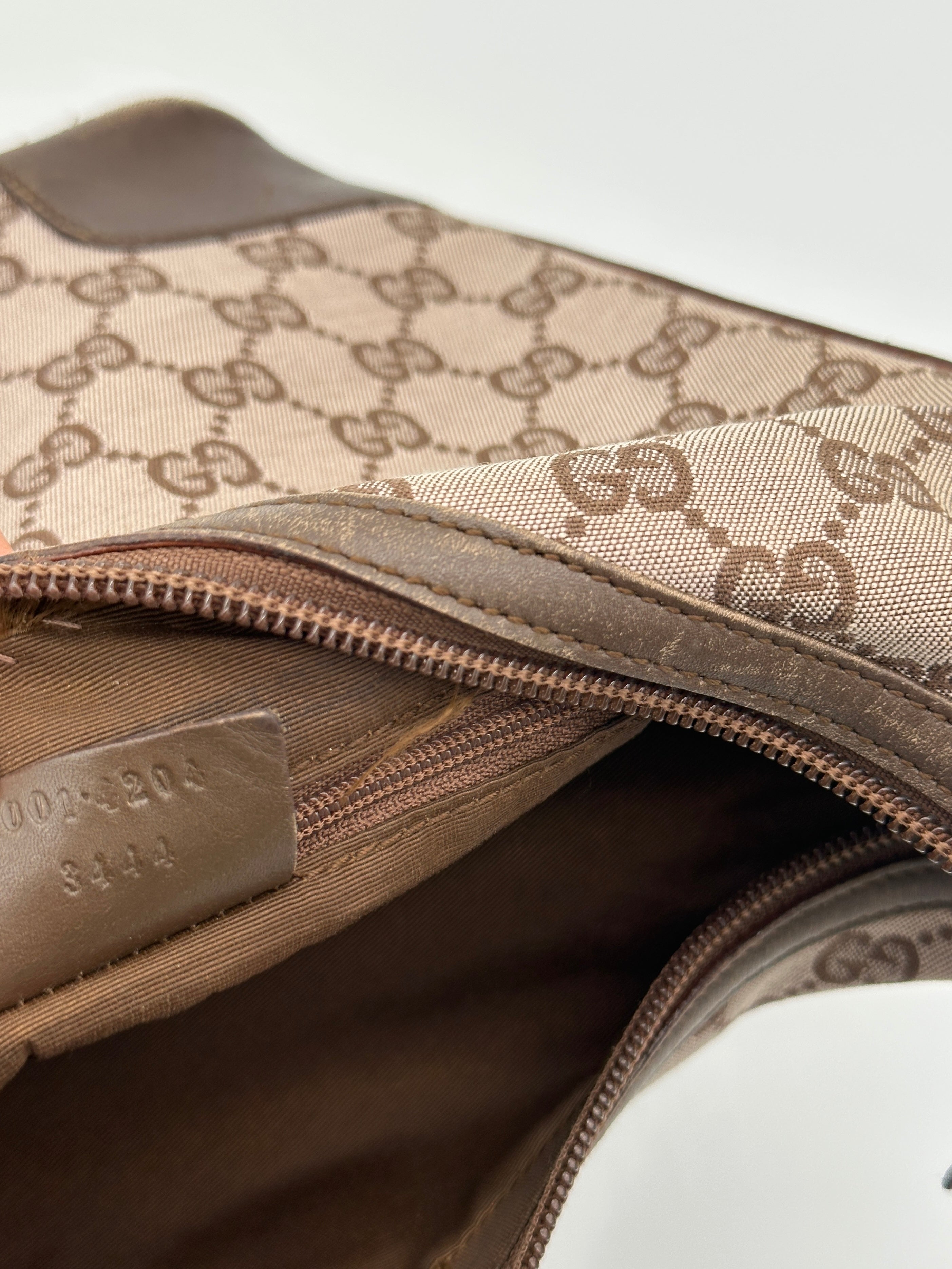 Pre-loved Gucci Canvas Hobo Bag | Pepper Luxury Vintage