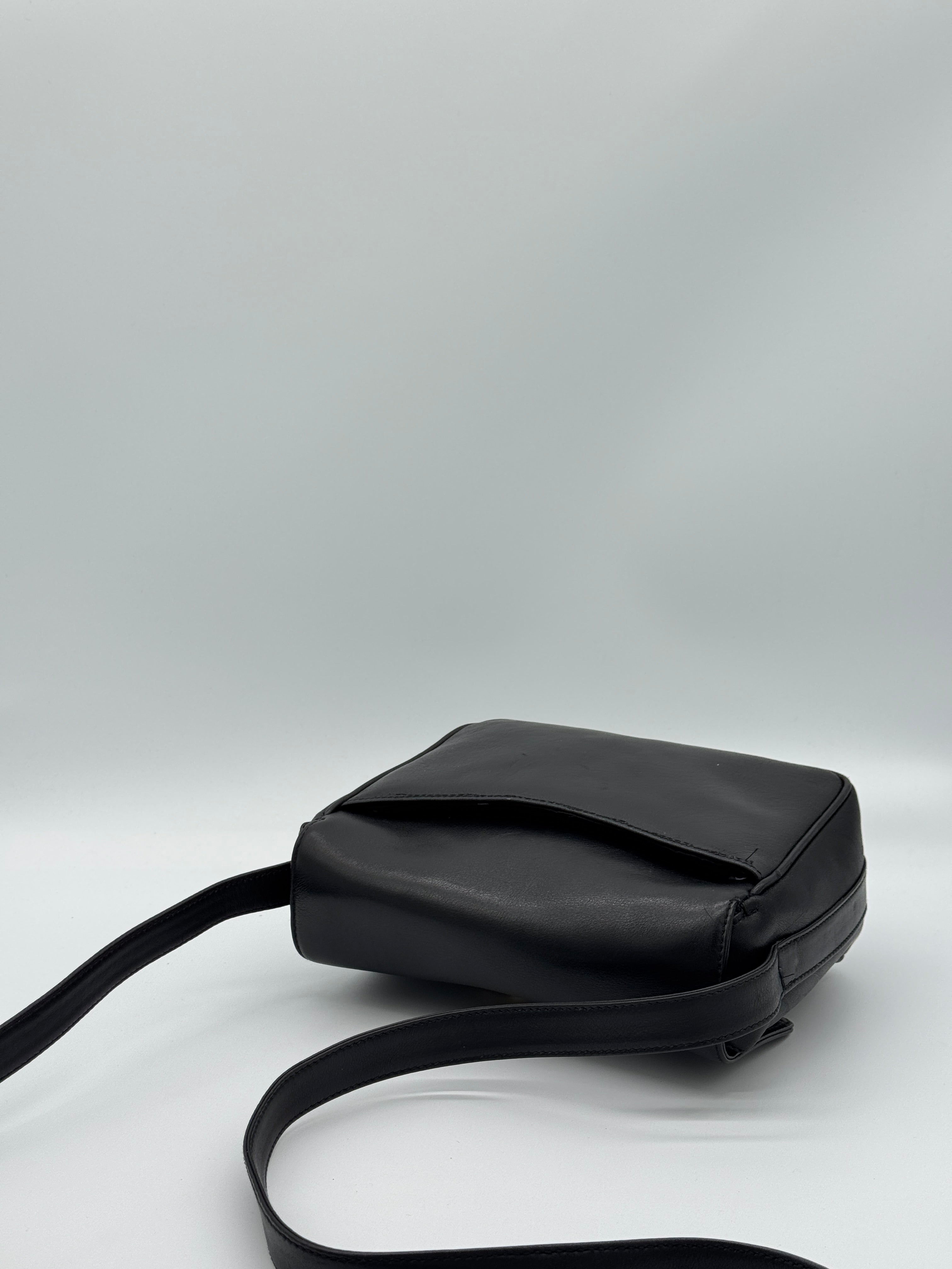 Gucci Leather GG