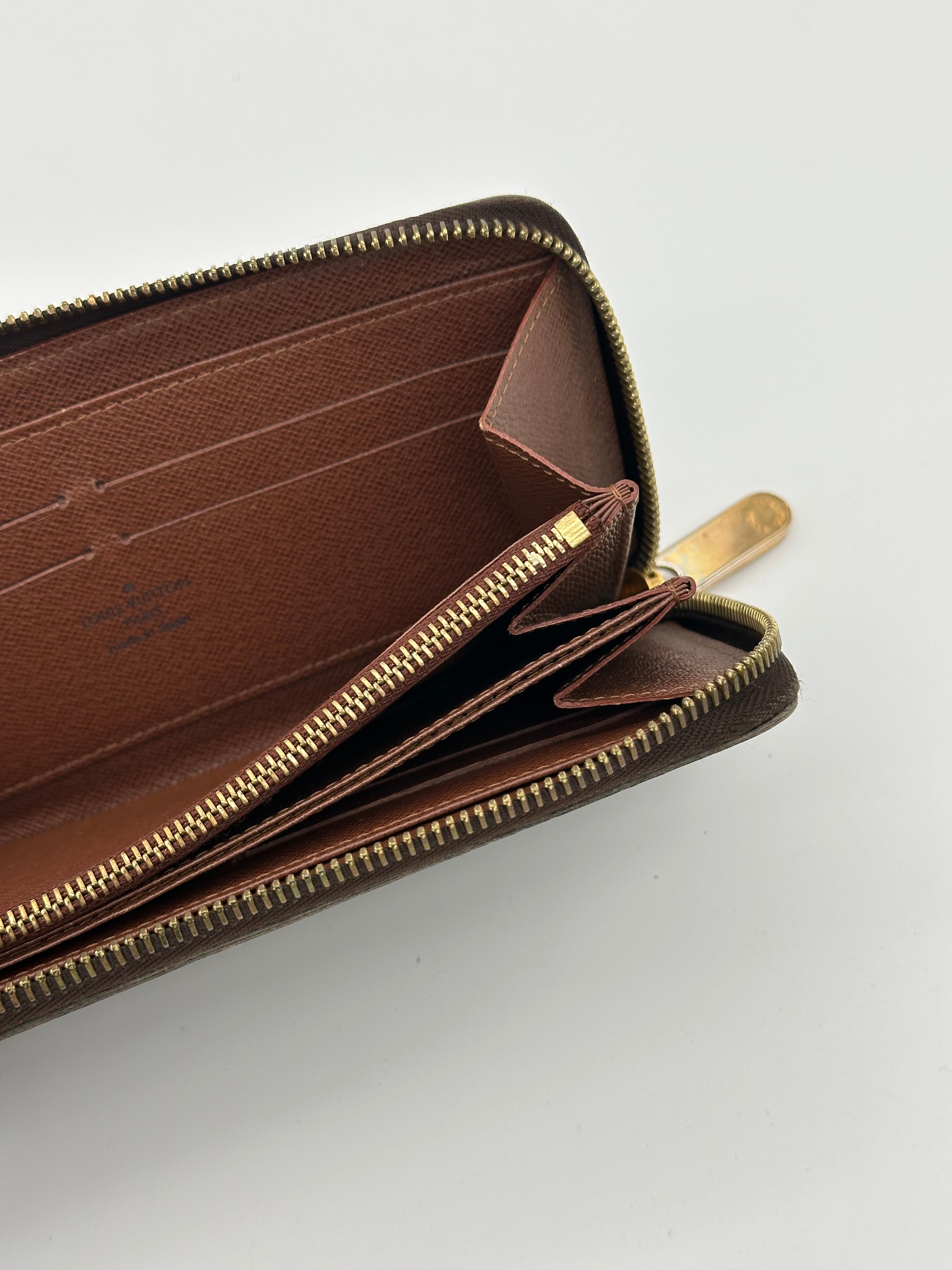 Pre-loved Louis Vuitton Zippy Long Wallet | Pepper Luxury Vintage