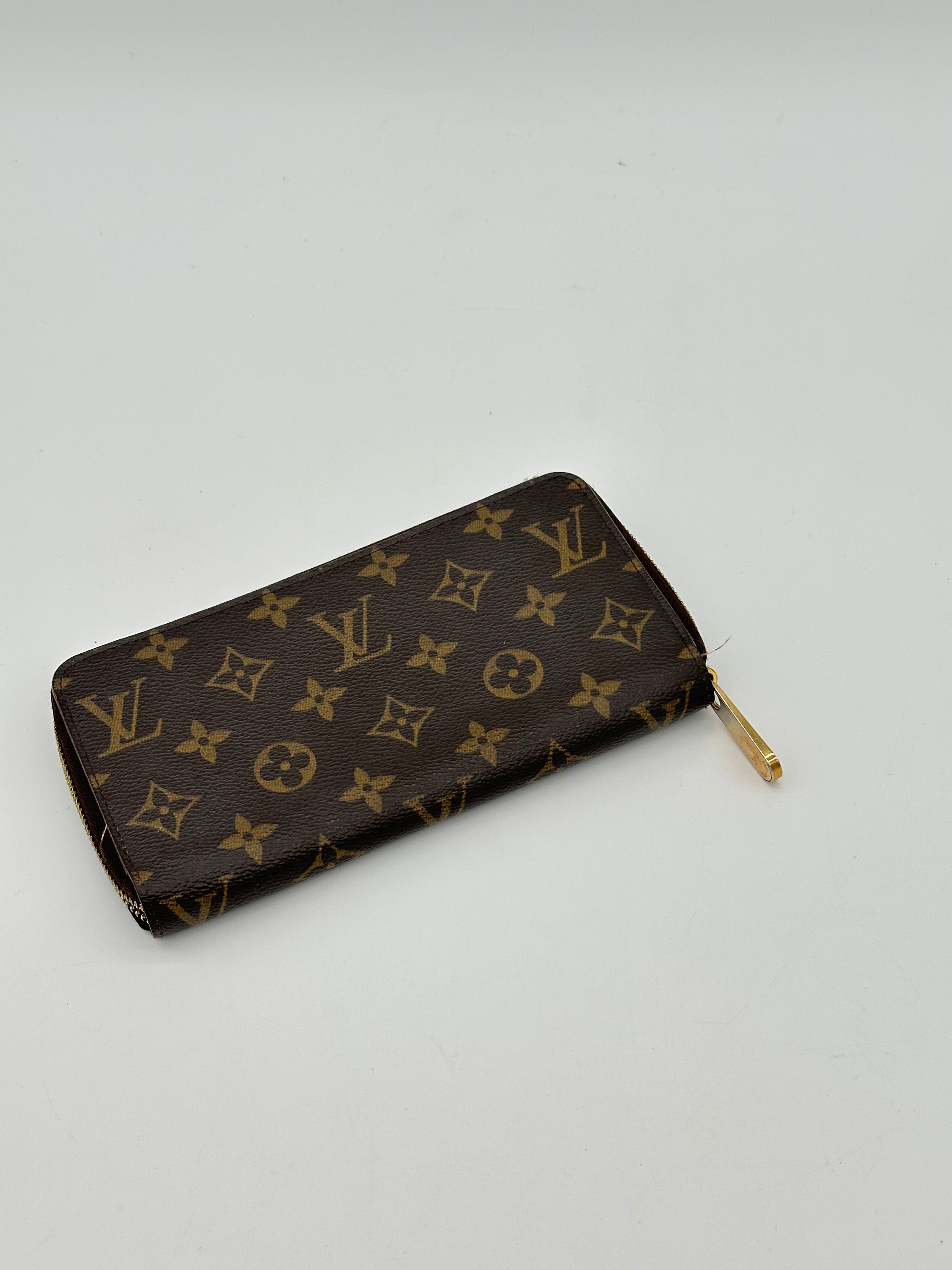 Pre-loved Louis Vuitton Zippy Long Wallet | Pepper Luxury Vintage