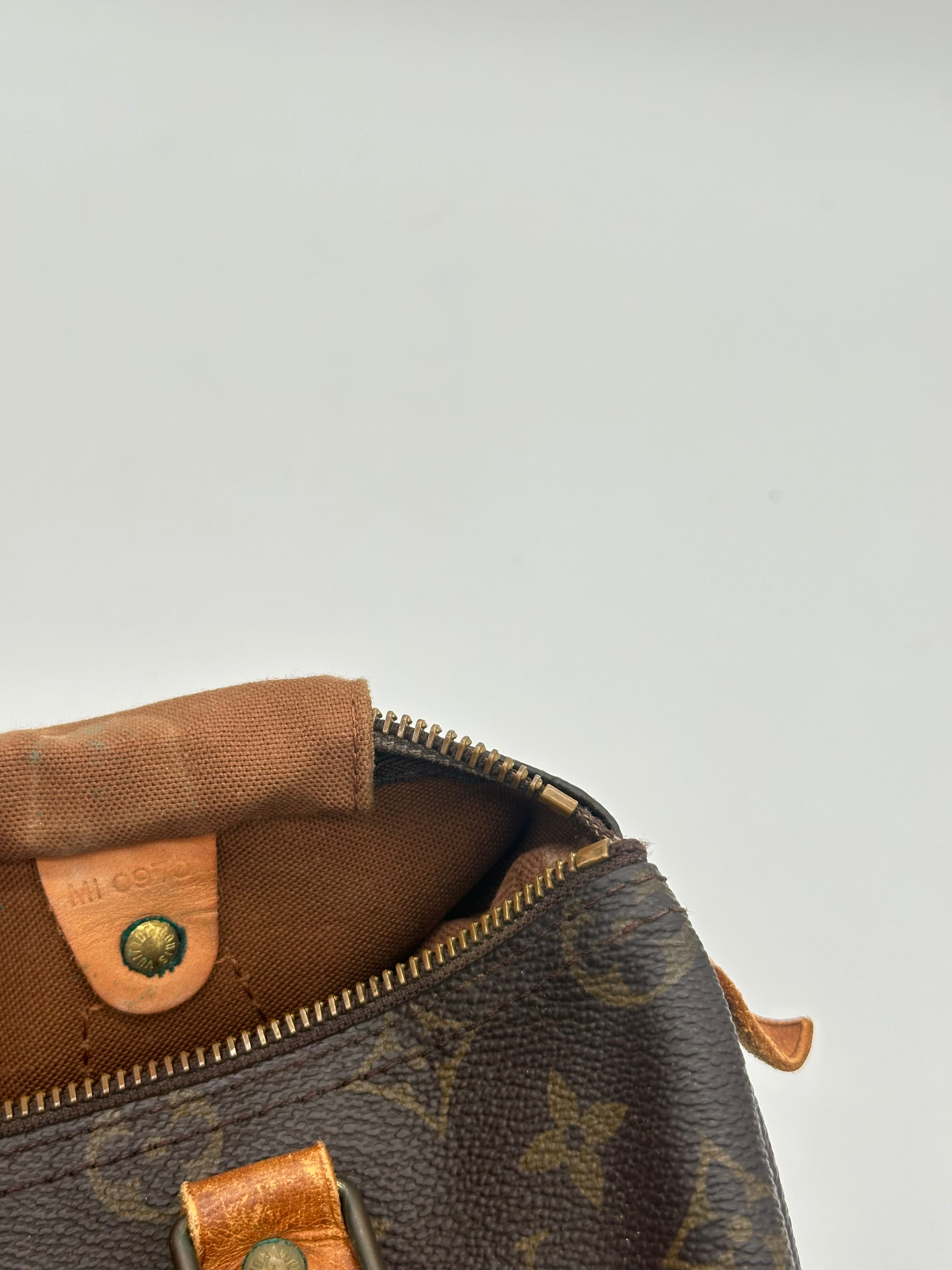 Pre-loved Louis Vuitton Speedy 25 | Pepper Luxury Vintage