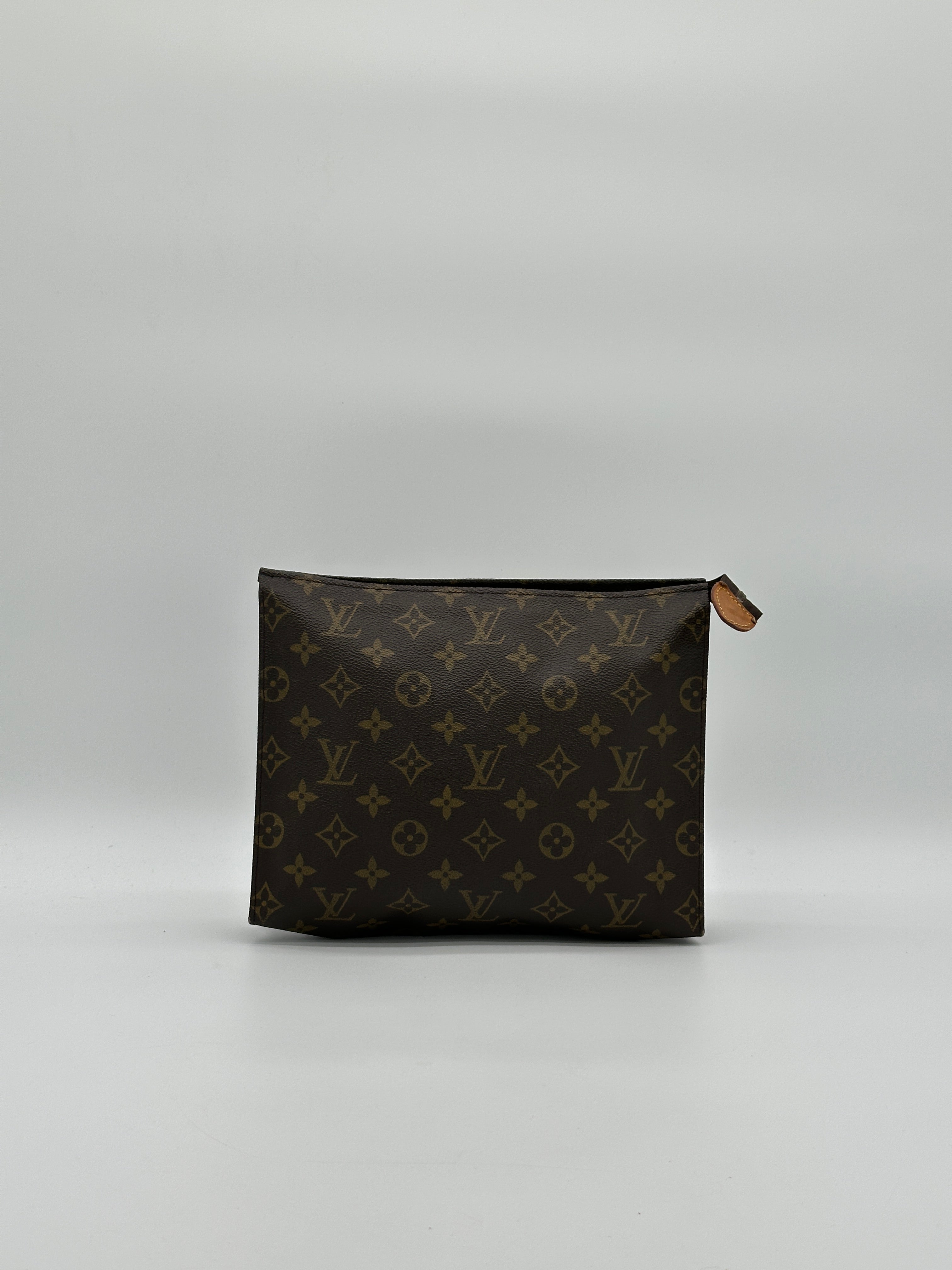Louis Vuitton Toiletry 26