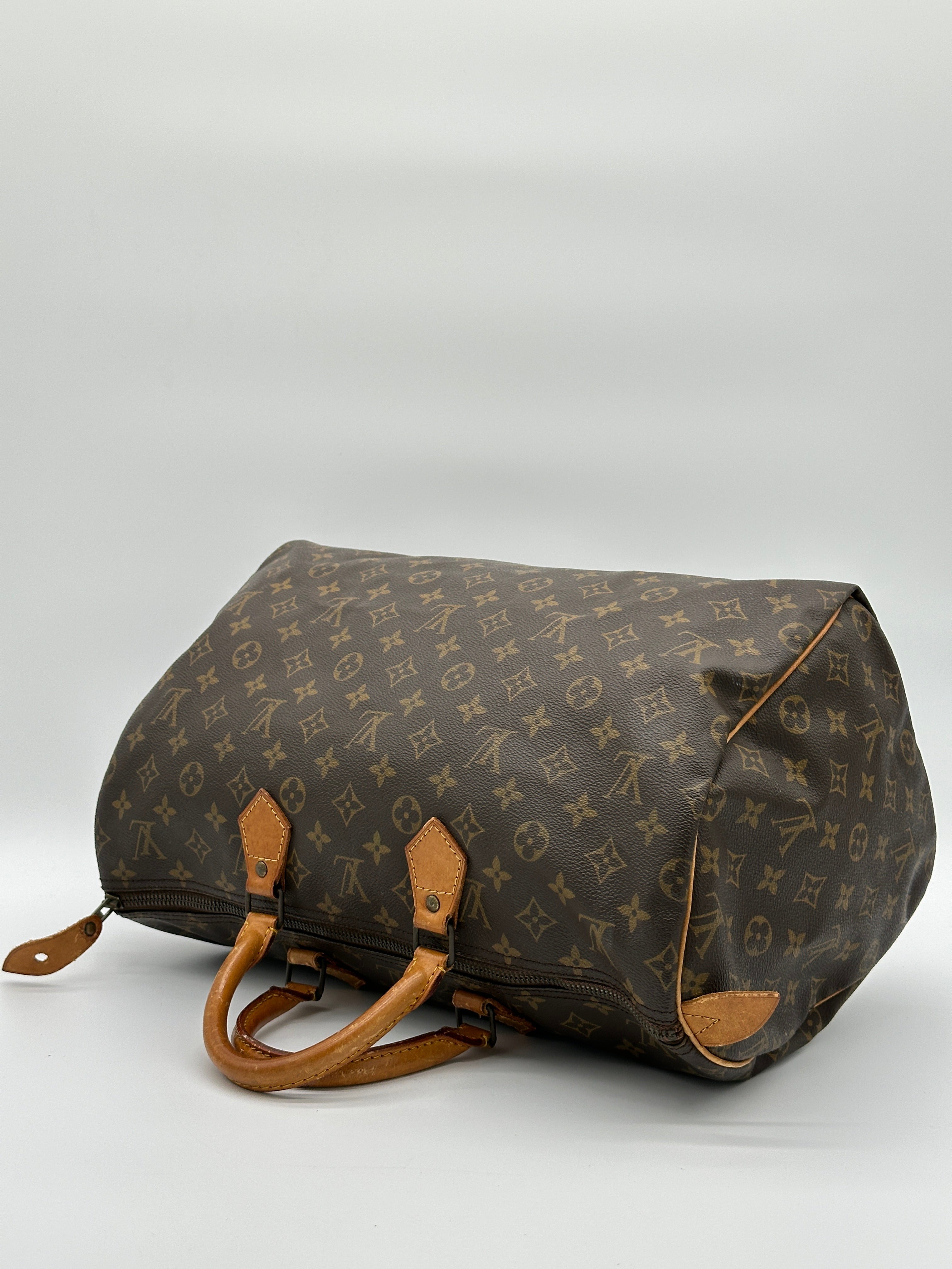 Pre-loved Louis Vuitton Speedy 40 | Pepper Luxury Vintage