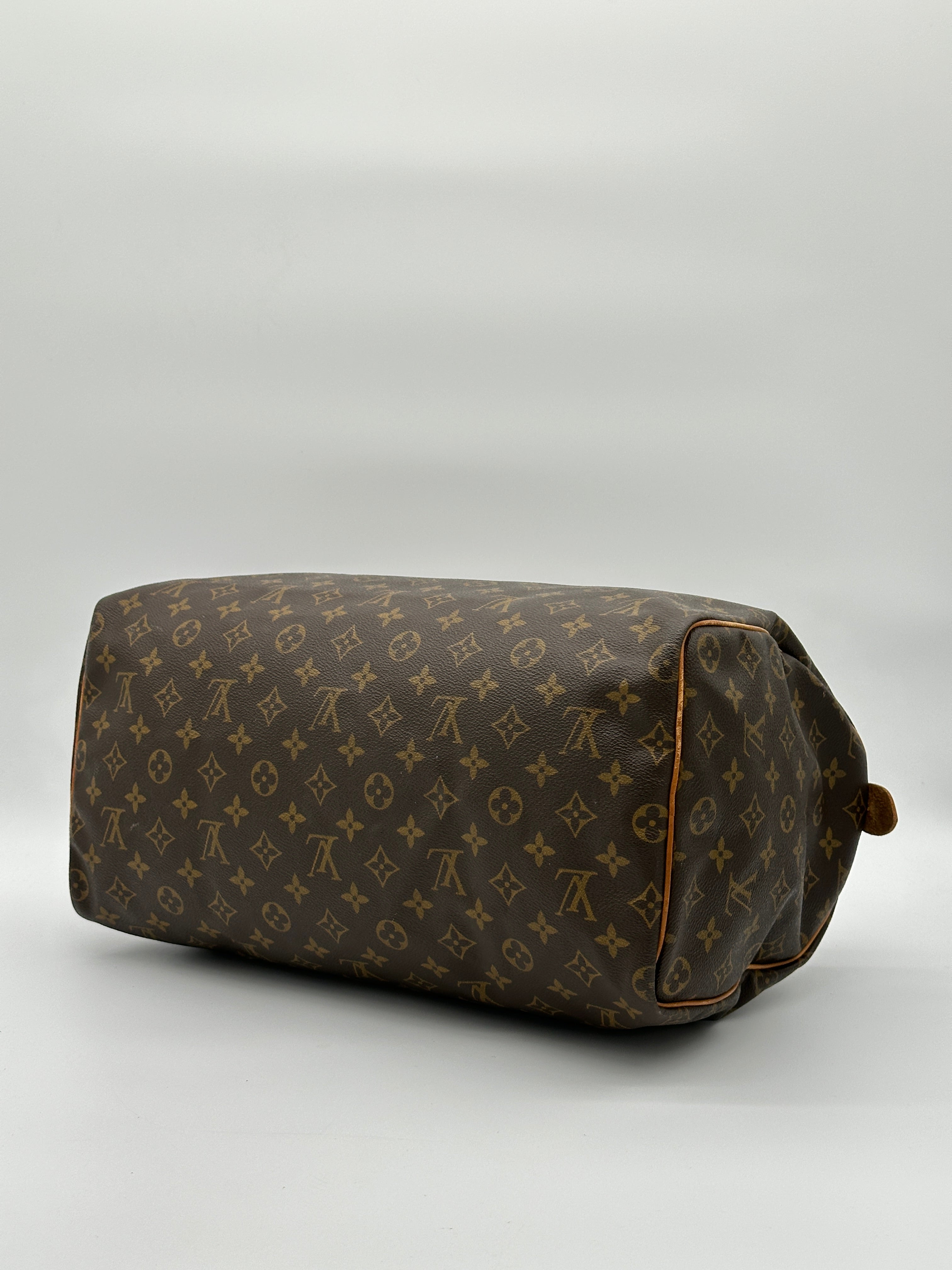 Pre-loved Louis Vuitton Speedy 40 | Pepper Luxury Vintage