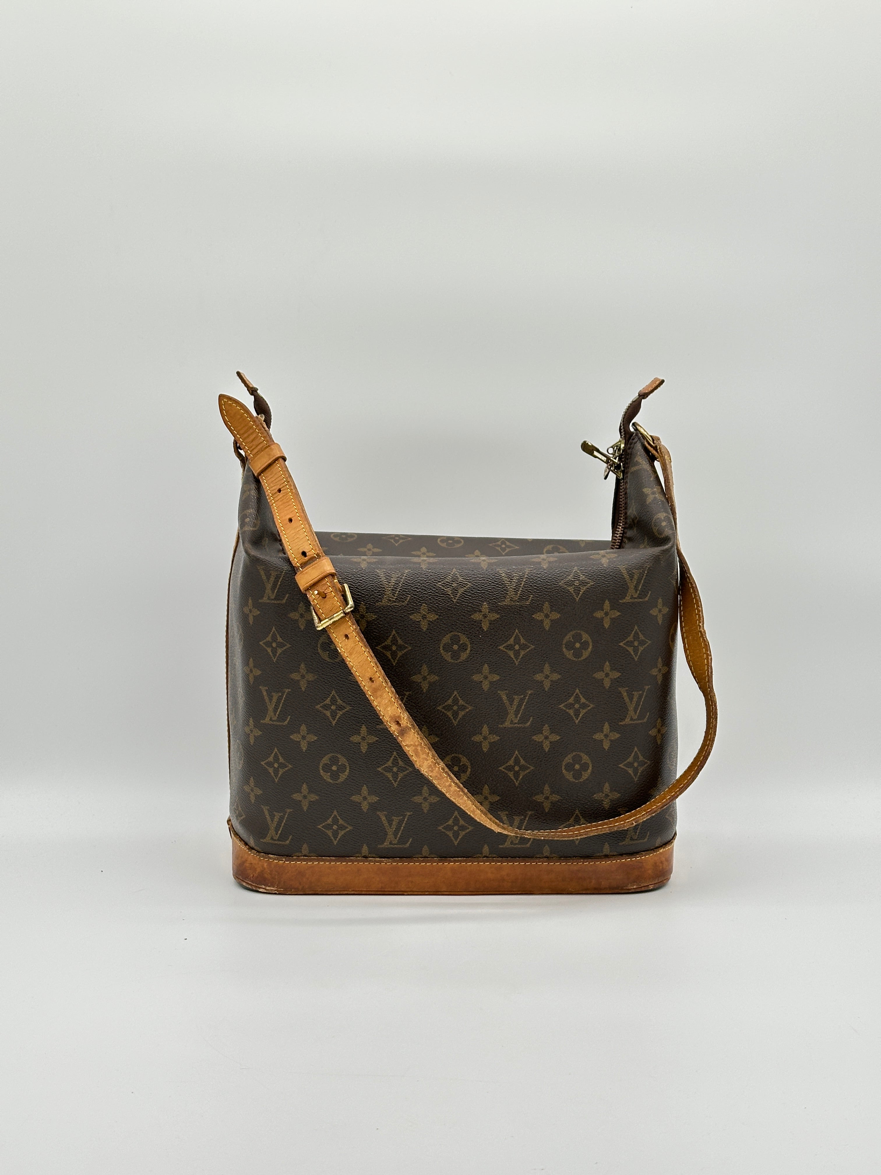 Louis Vuitton Amphor Three