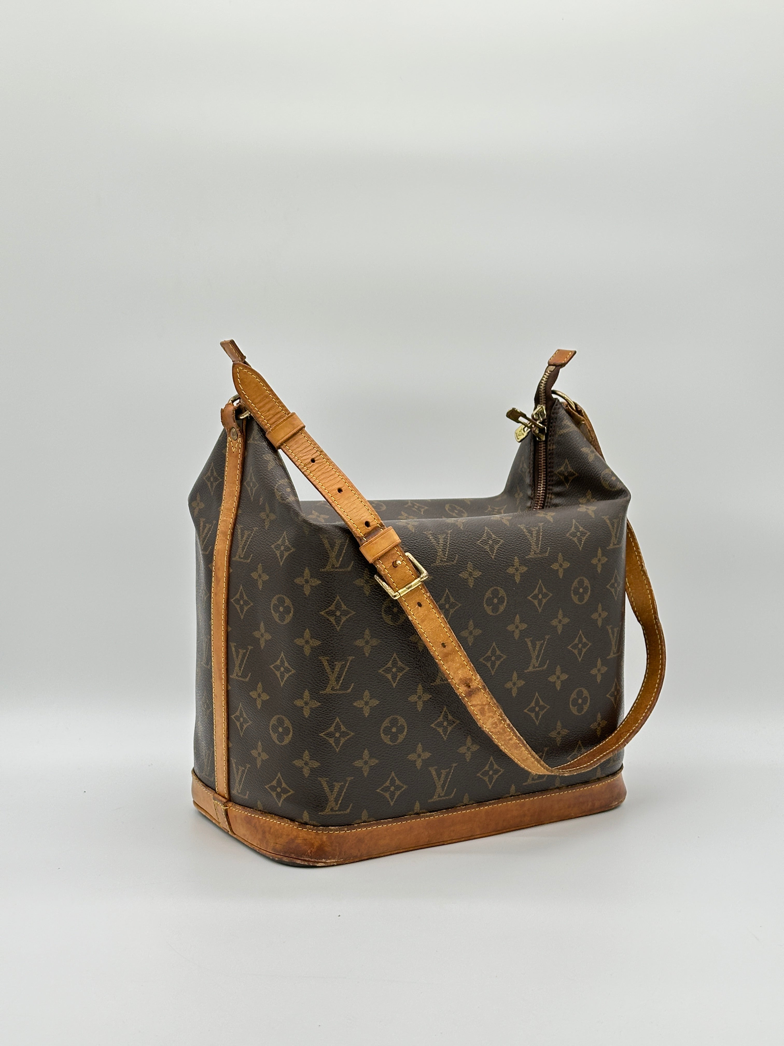 Louis Vuitton Amphor Three