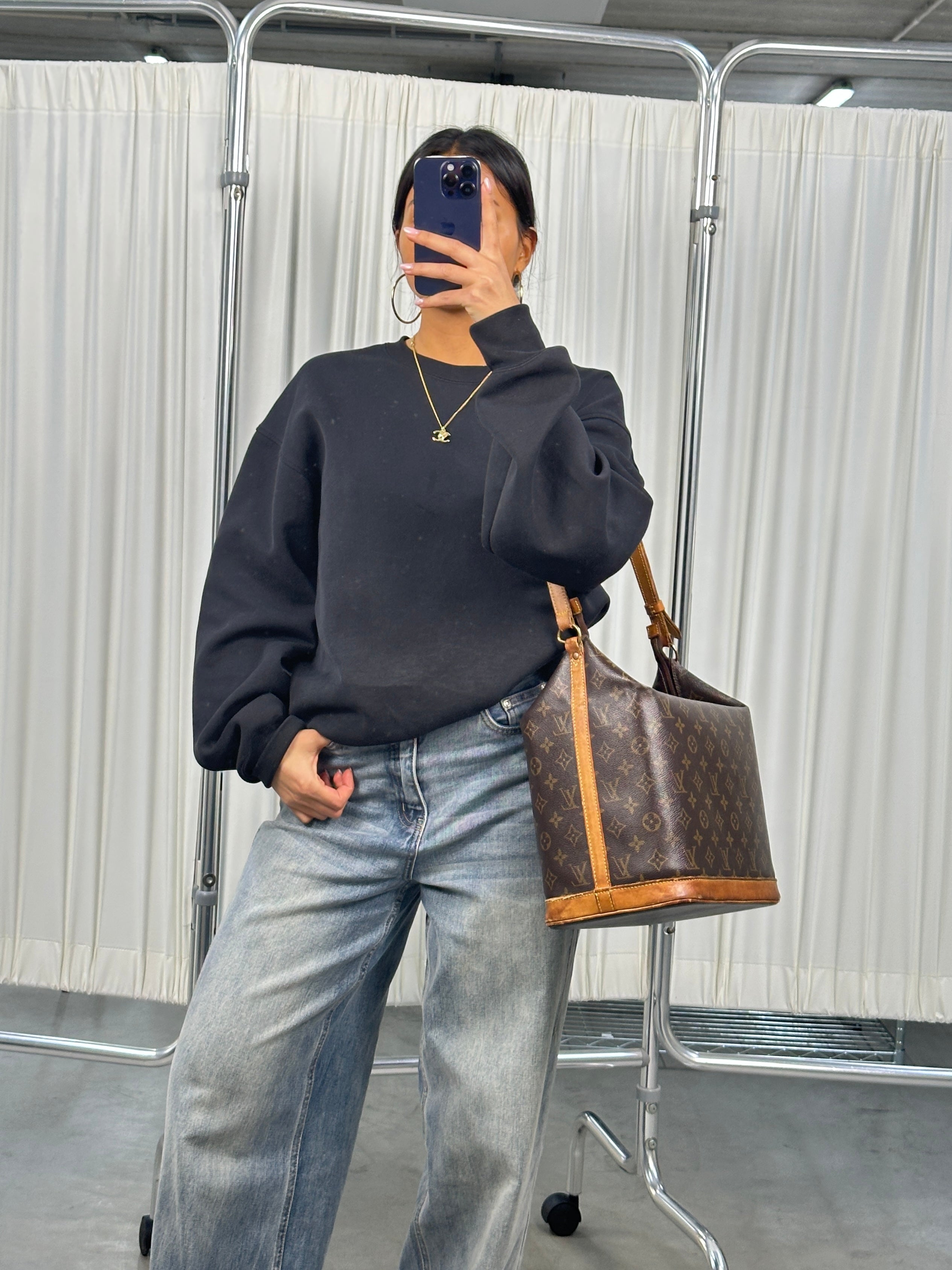 Louis Vuitton Amphor Three