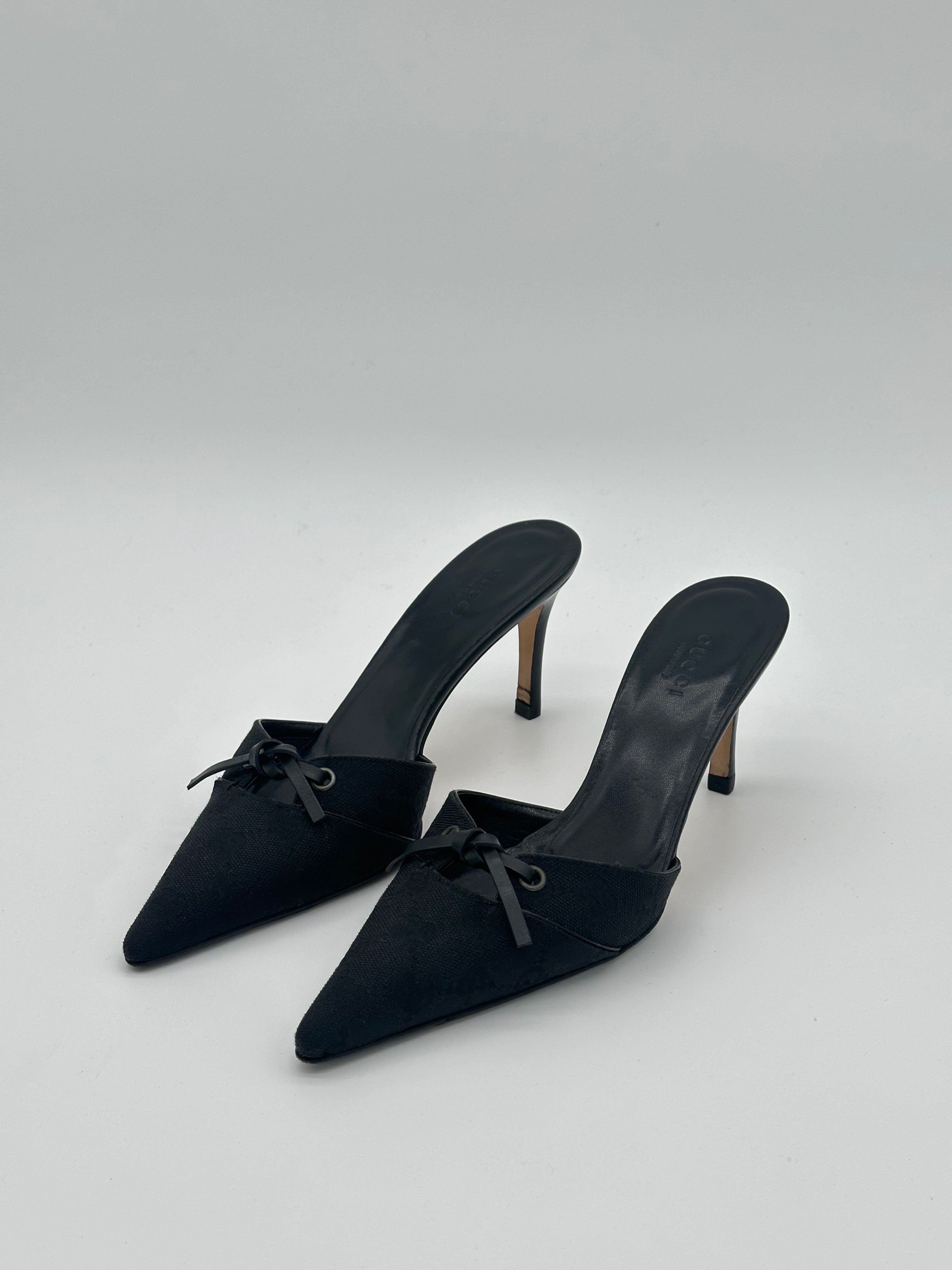 靴 Gucci Black GG Canvas Heels 38 Pre-loved Gucci GG Canvas Heels | Pepper Luxury Vintage