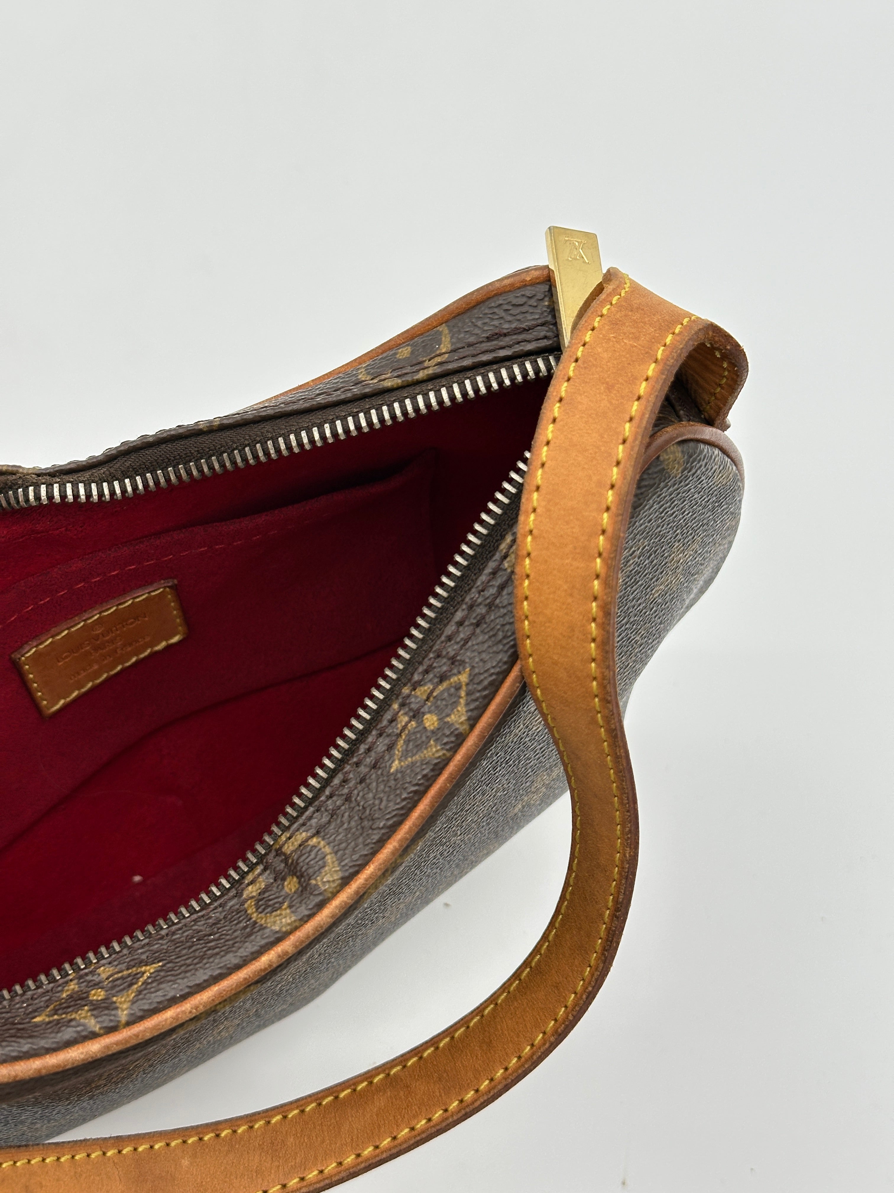 Louis Vuitton Croissant PM