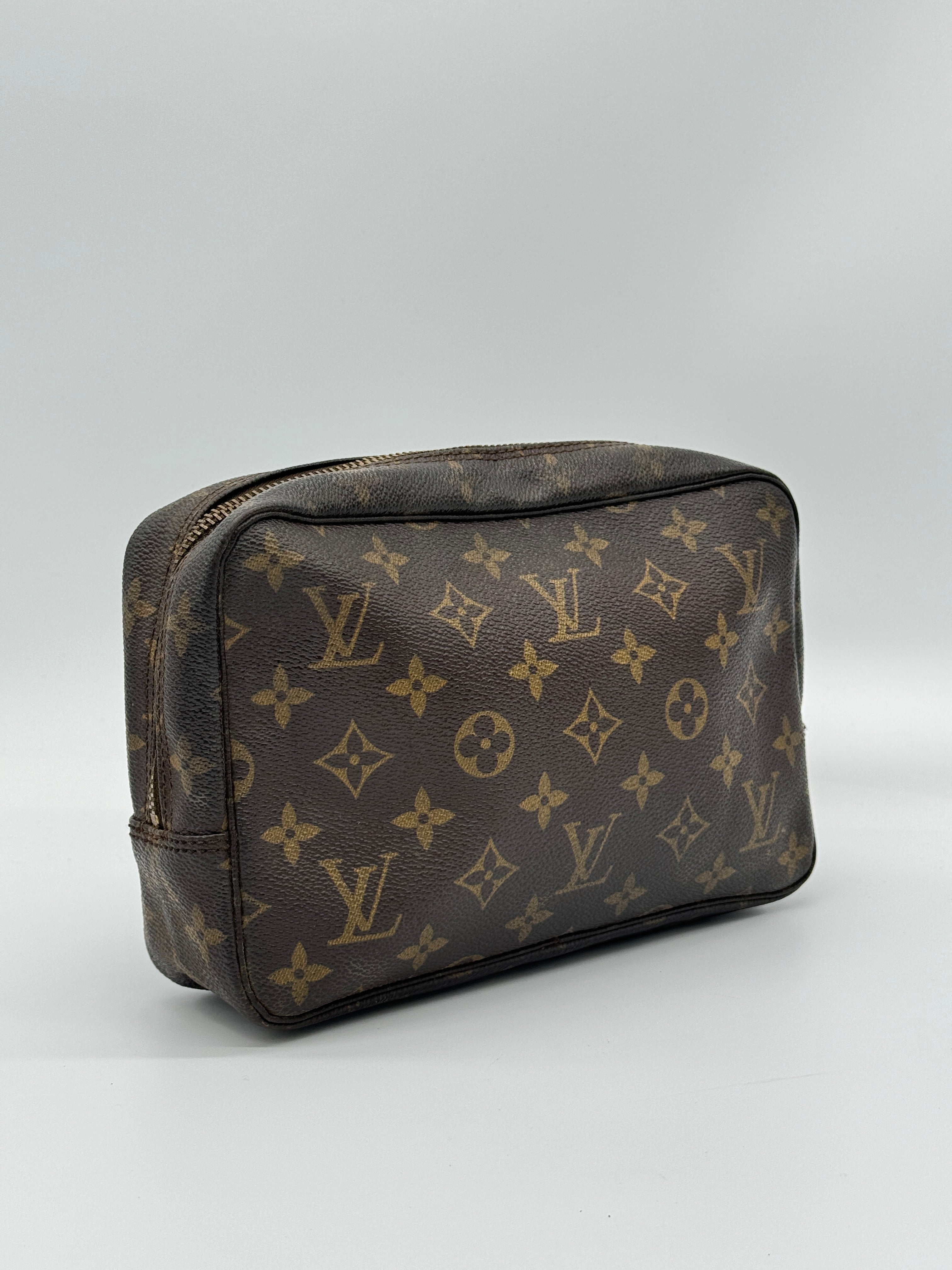 Louis Vuitton Trousse 23