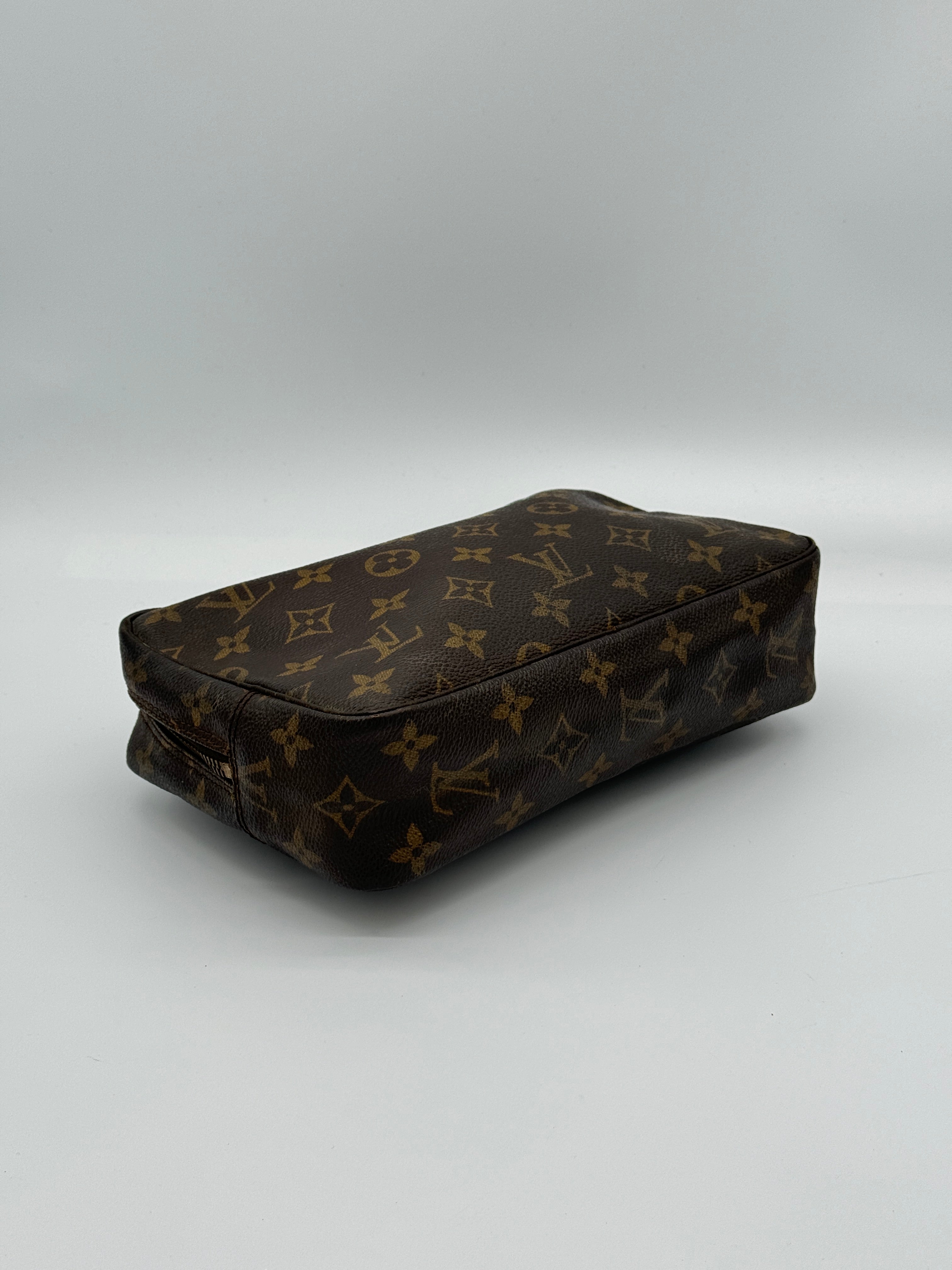 Louis Vuitton Trousse 23