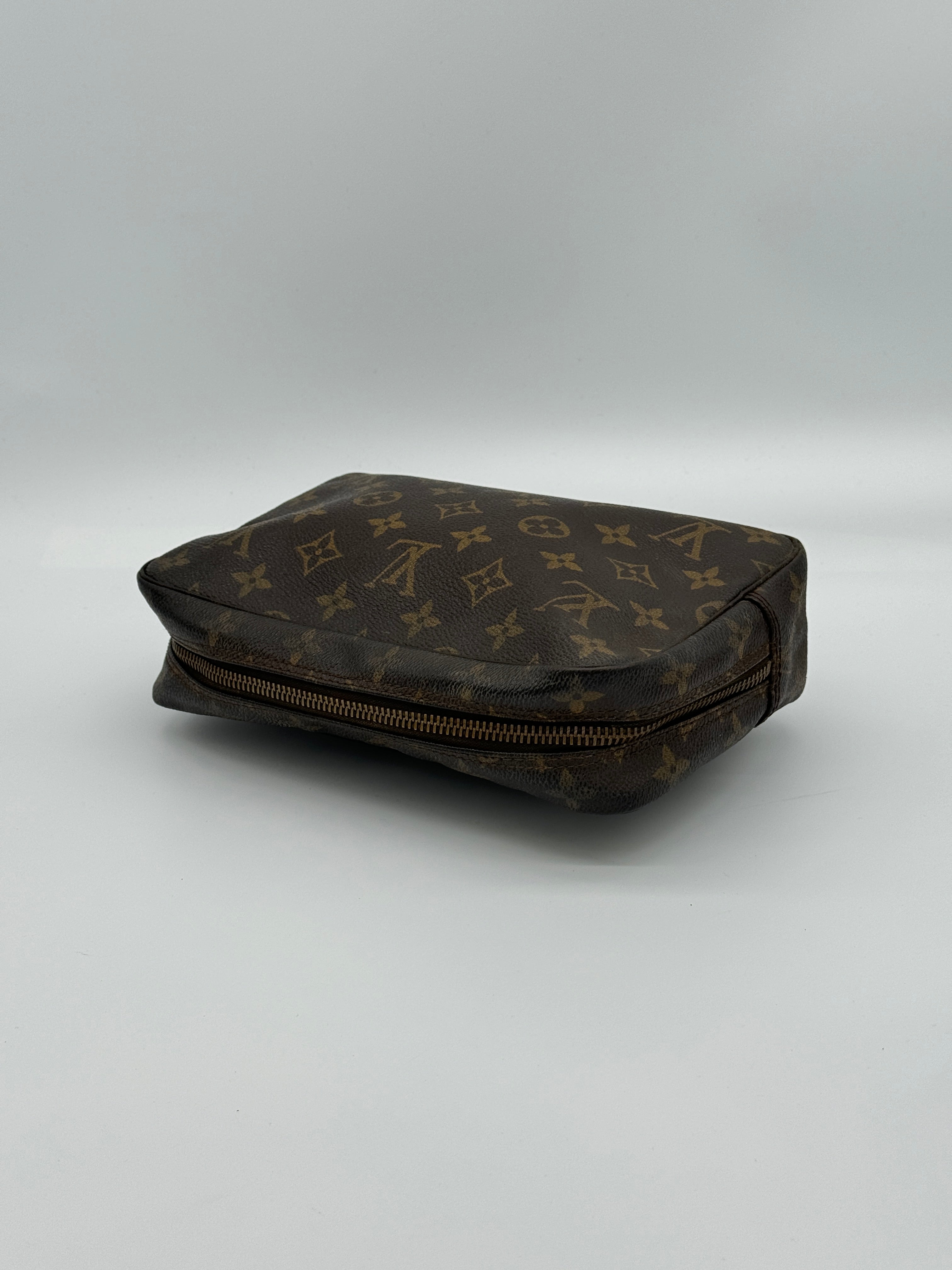 Louis Vuitton Trousse 23