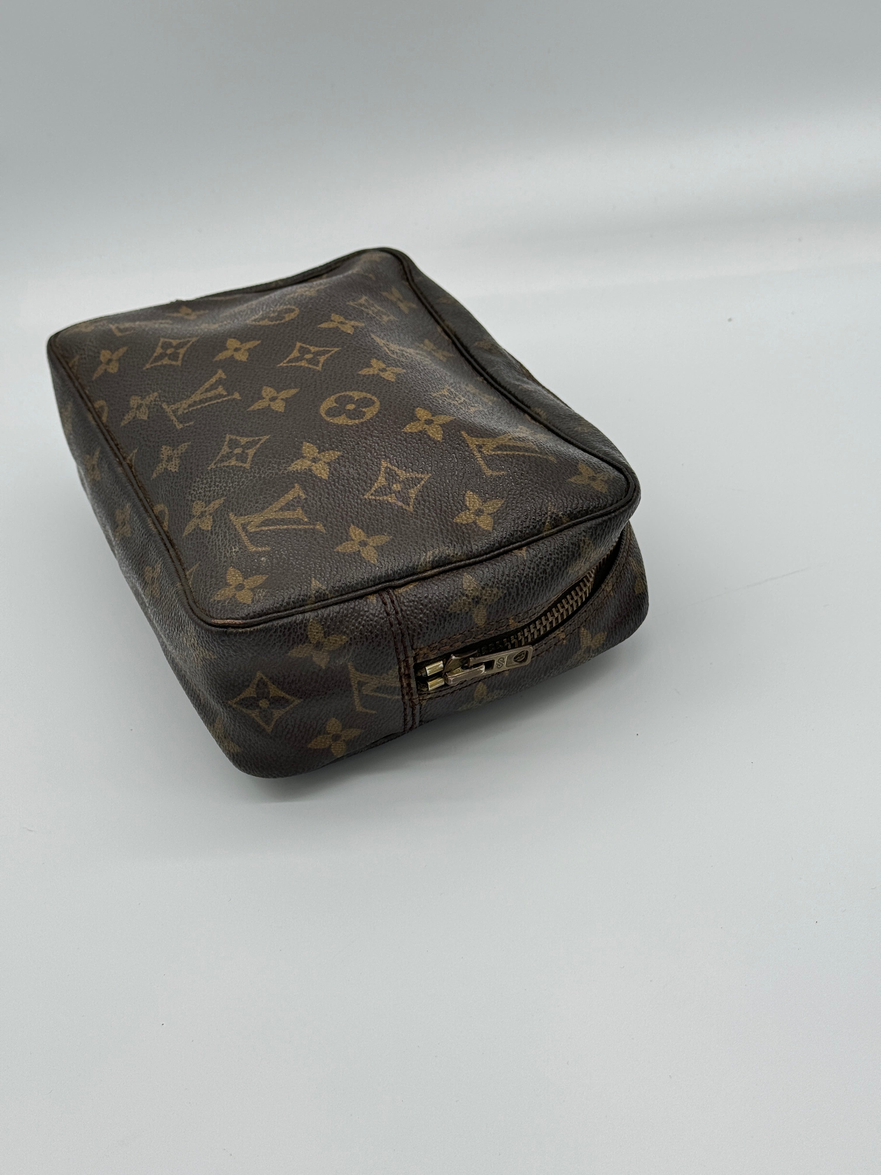 Louis Vuitton Trousse 23