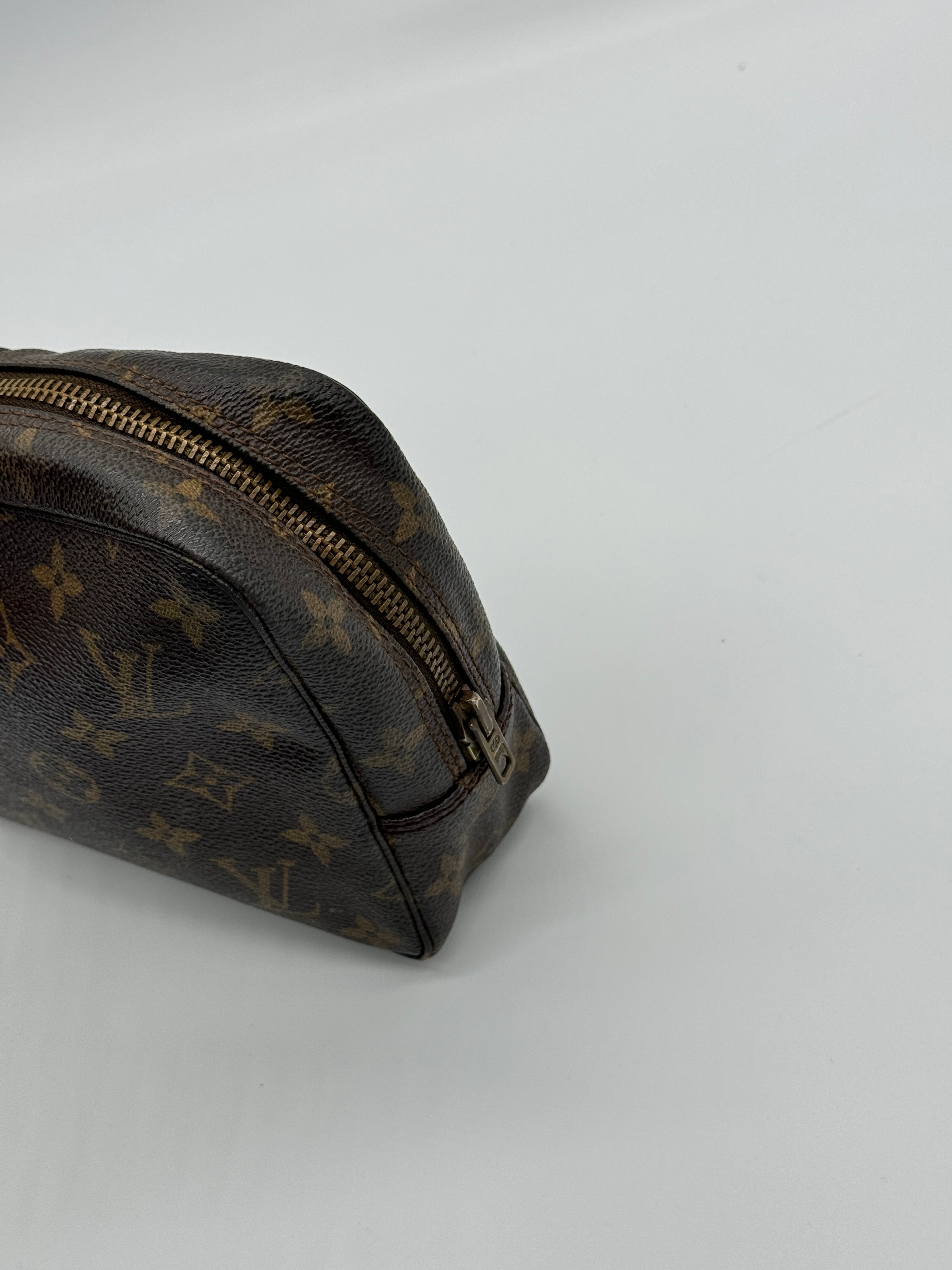 Louis Vuitton Trousse 23