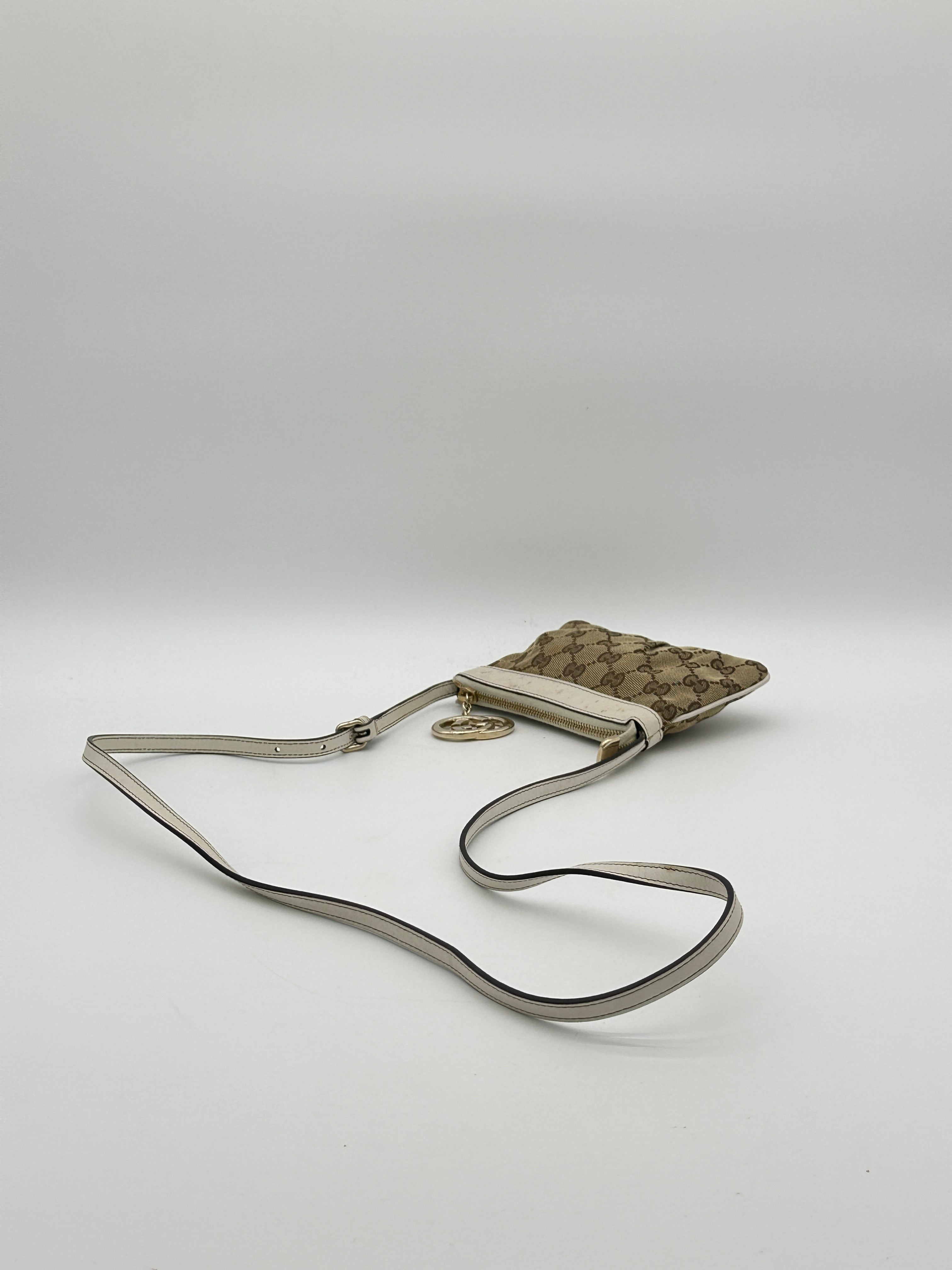 【used】GUCCI ミニポーチ Pre-loved Gucci Canvas Mini Pochette | Pepper Luxury Vintage