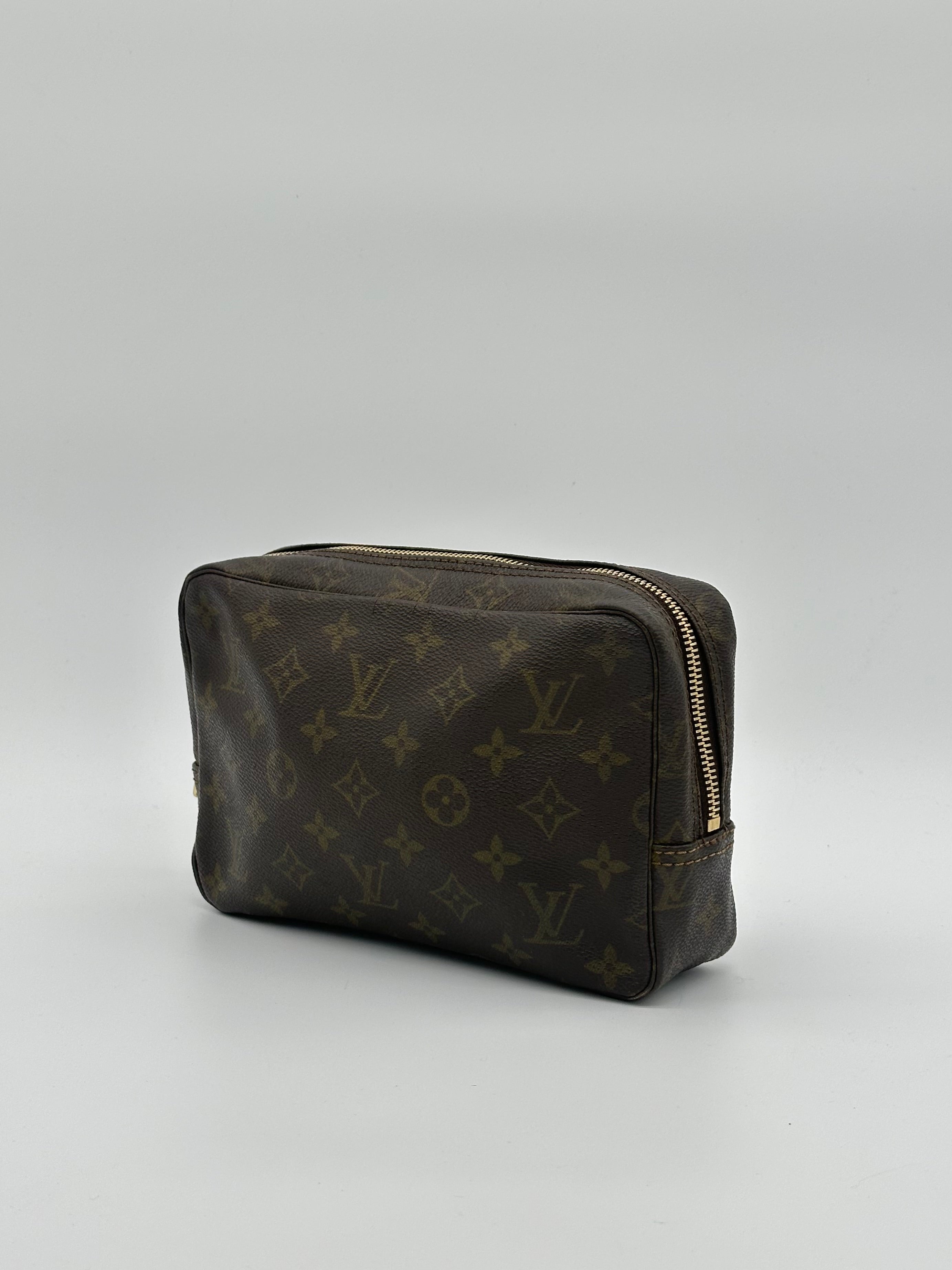 Louis Vuitton Trousse 23