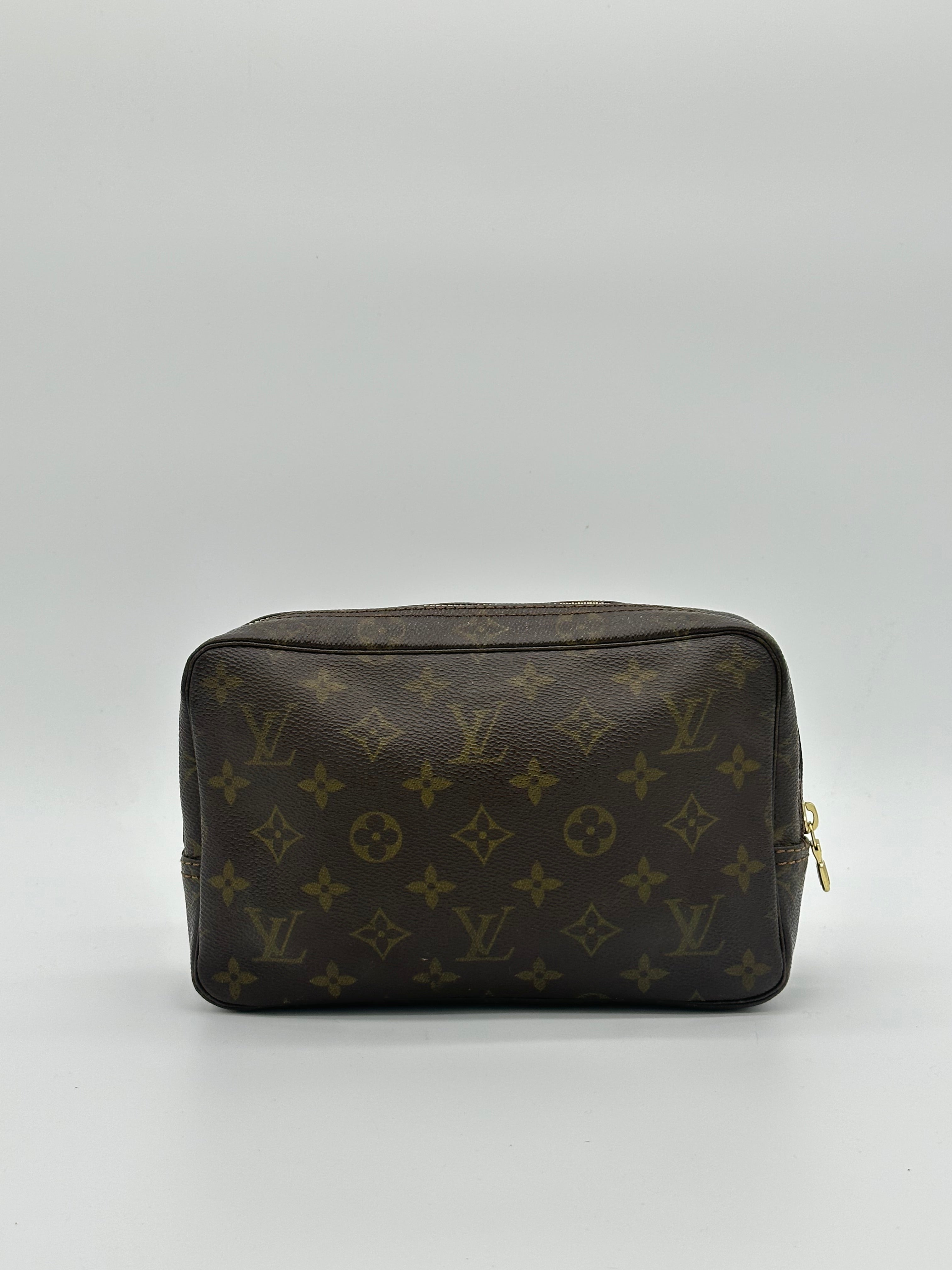 Louis Vuitton Trousse 23