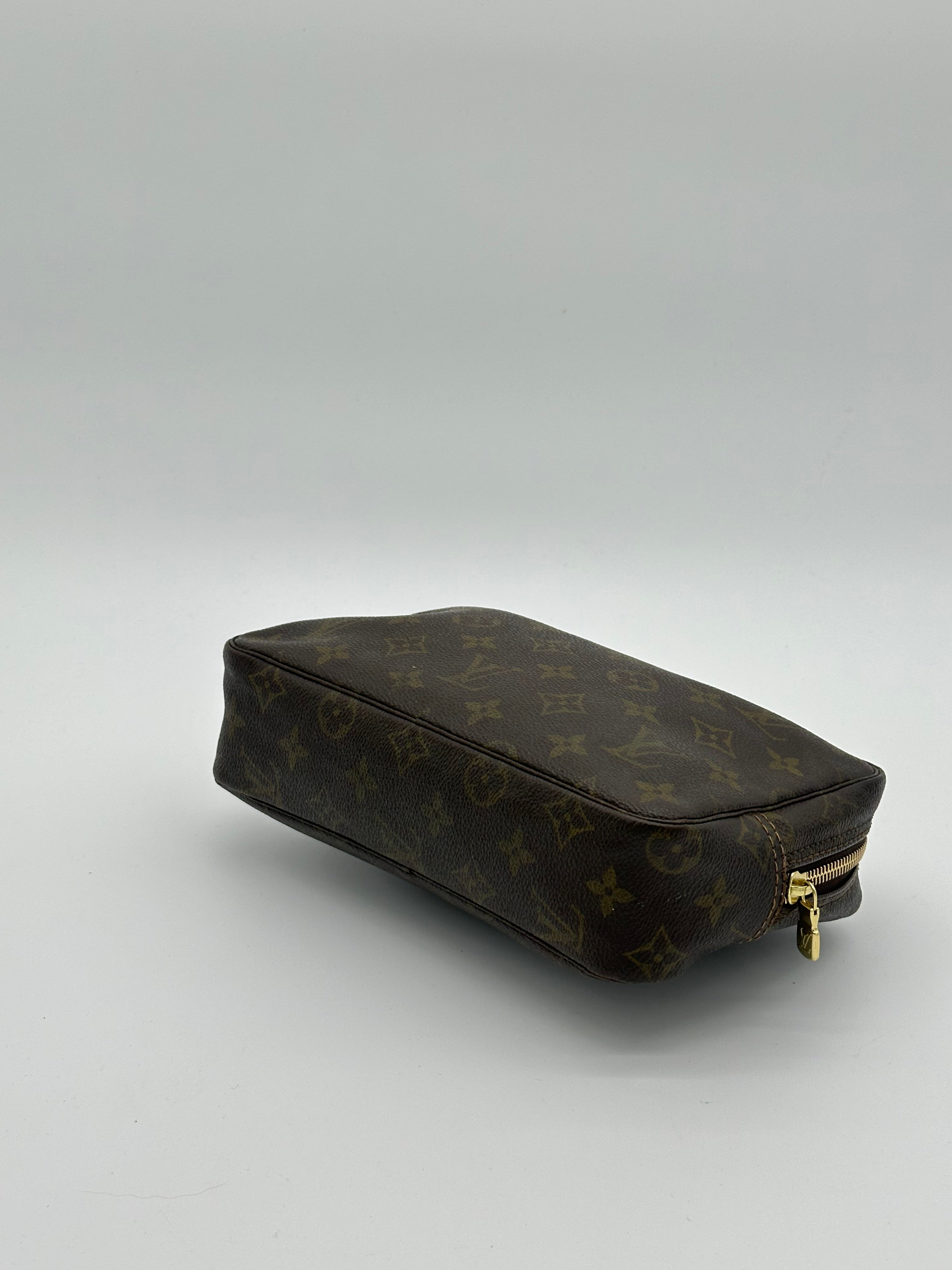 Louis Vuitton Trousse 23