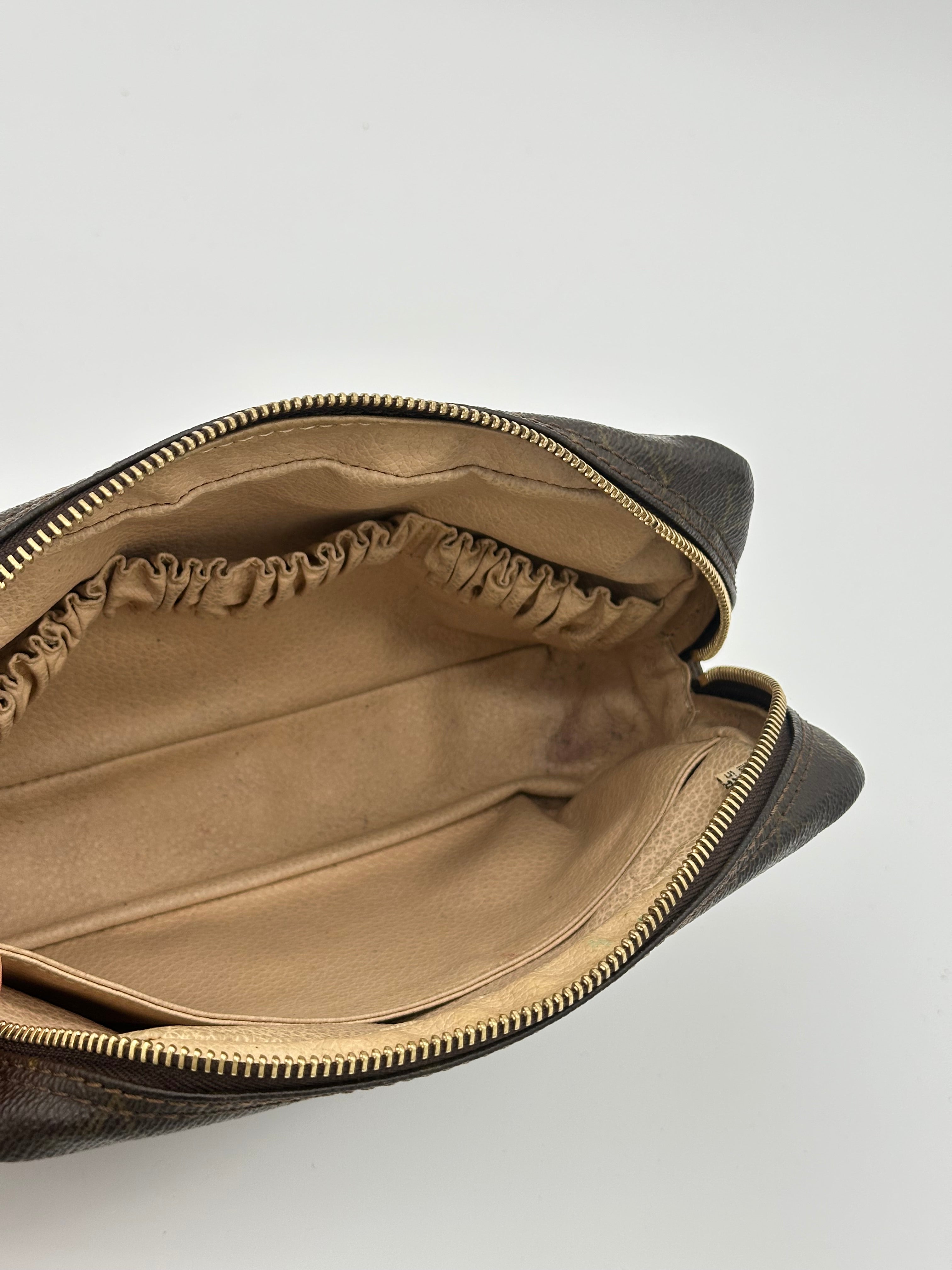 Louis Vuitton Trousse 23