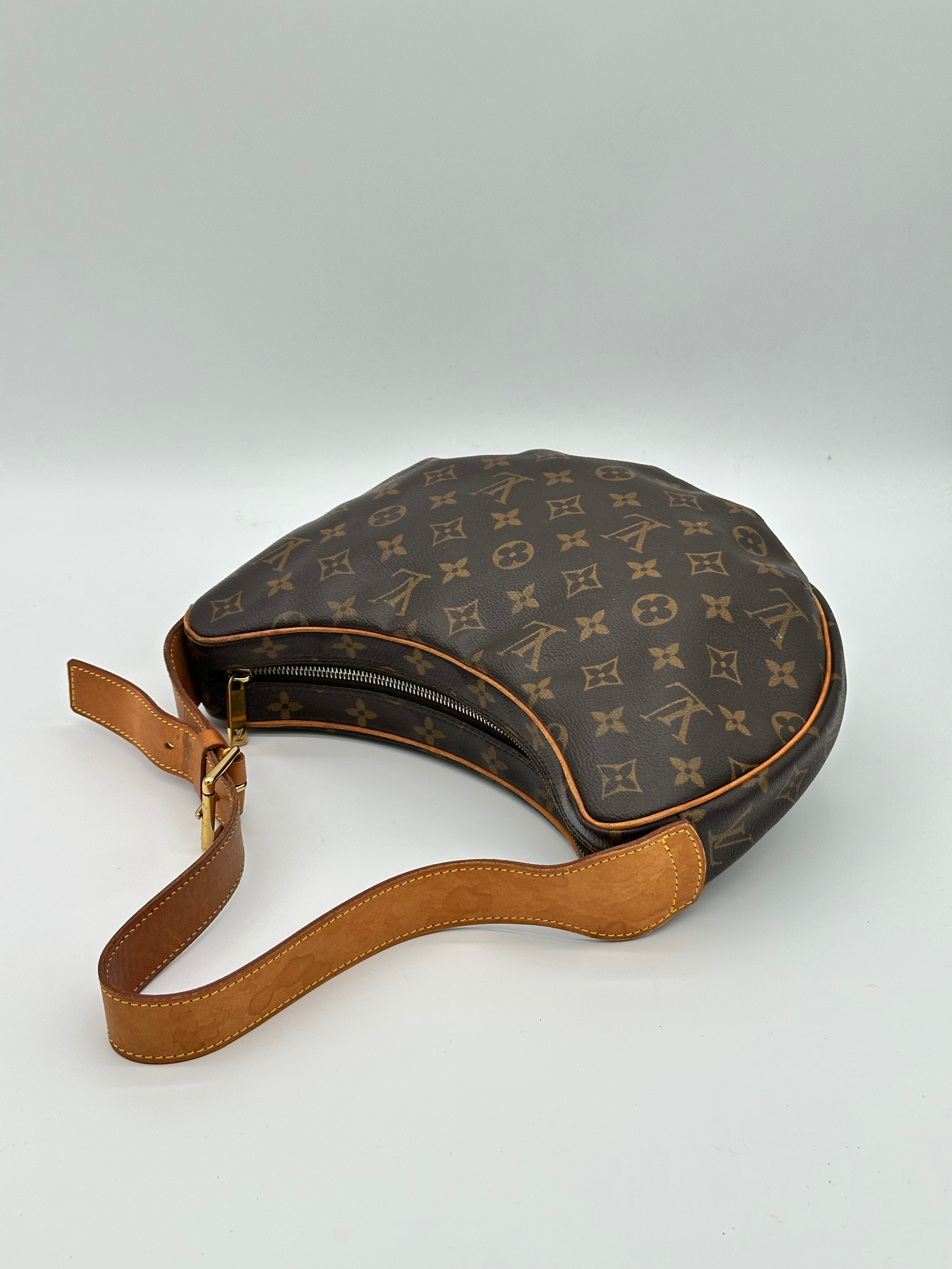 Louis Vuitton Croissant MM