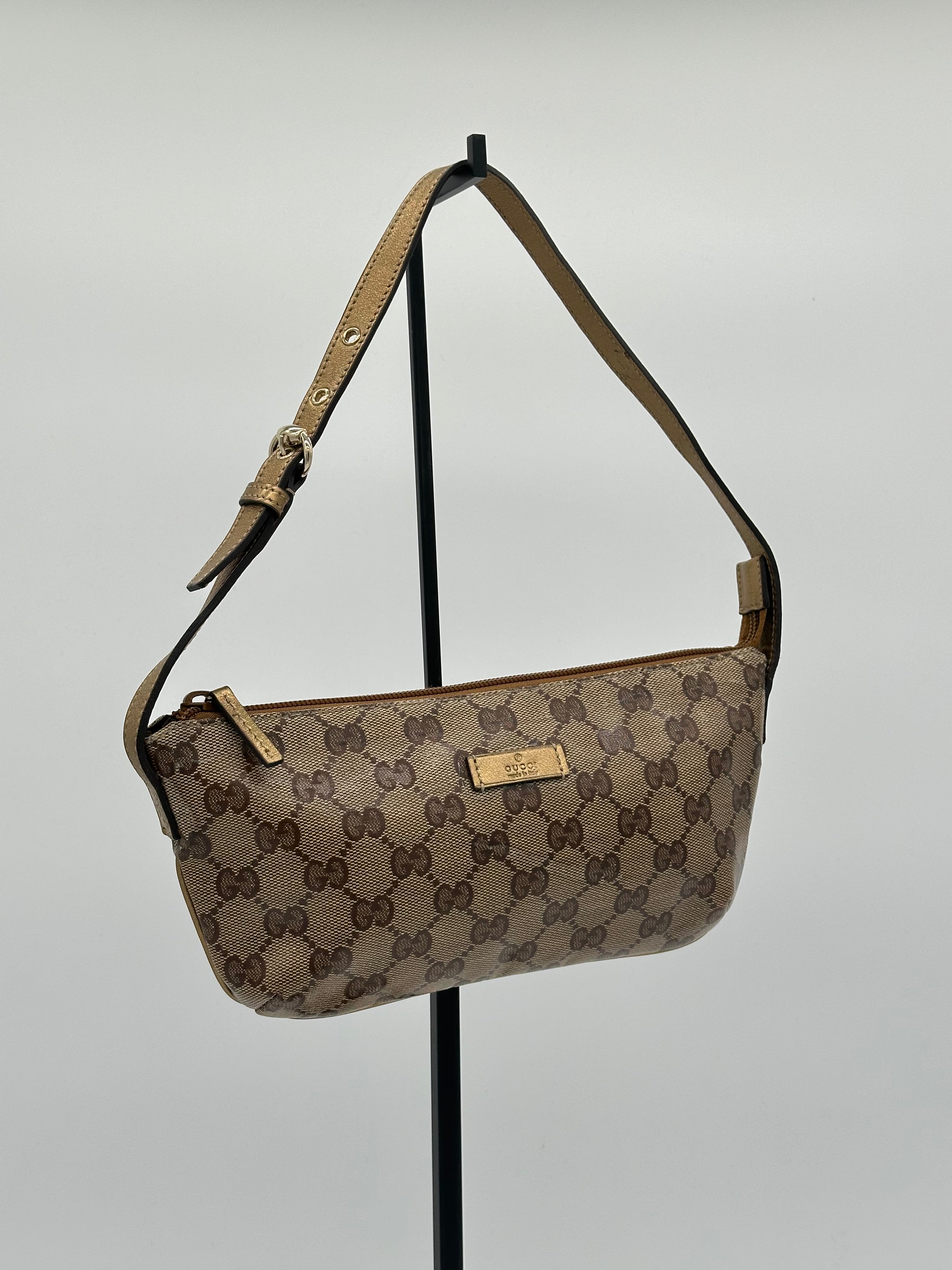 GUCCI ゴールド色ショルダー Pre-loved Gucci GG Crystal Pochette | Pepper Luxury Vintage