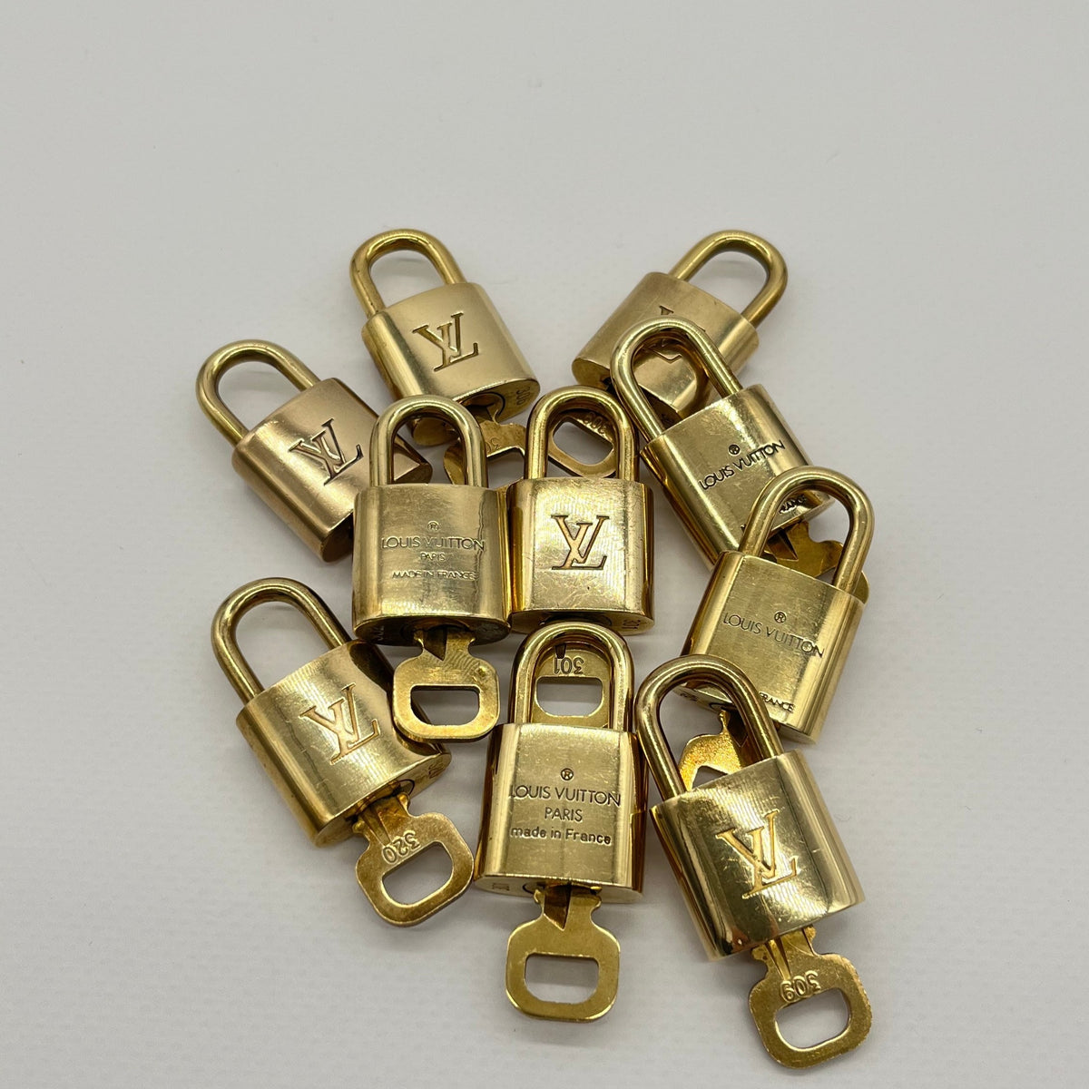 Authentic Vintage Louis Vuitton Brass Padlock and Key #210 put on a chain Authentic LOUIS VUITTON Brass Padlock with Matching Key (LV  main image 4