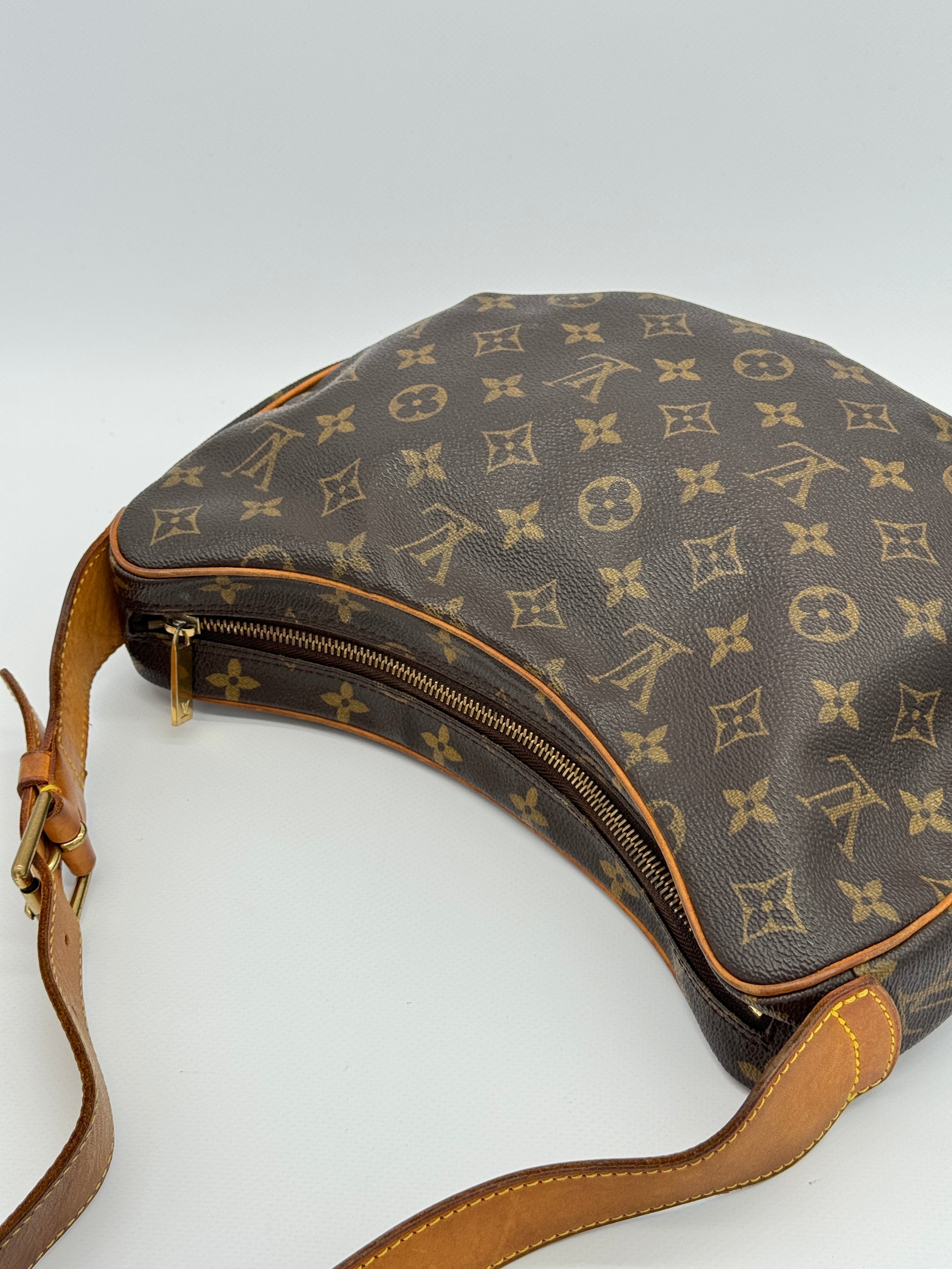 Louis Vuitton Croissant MM