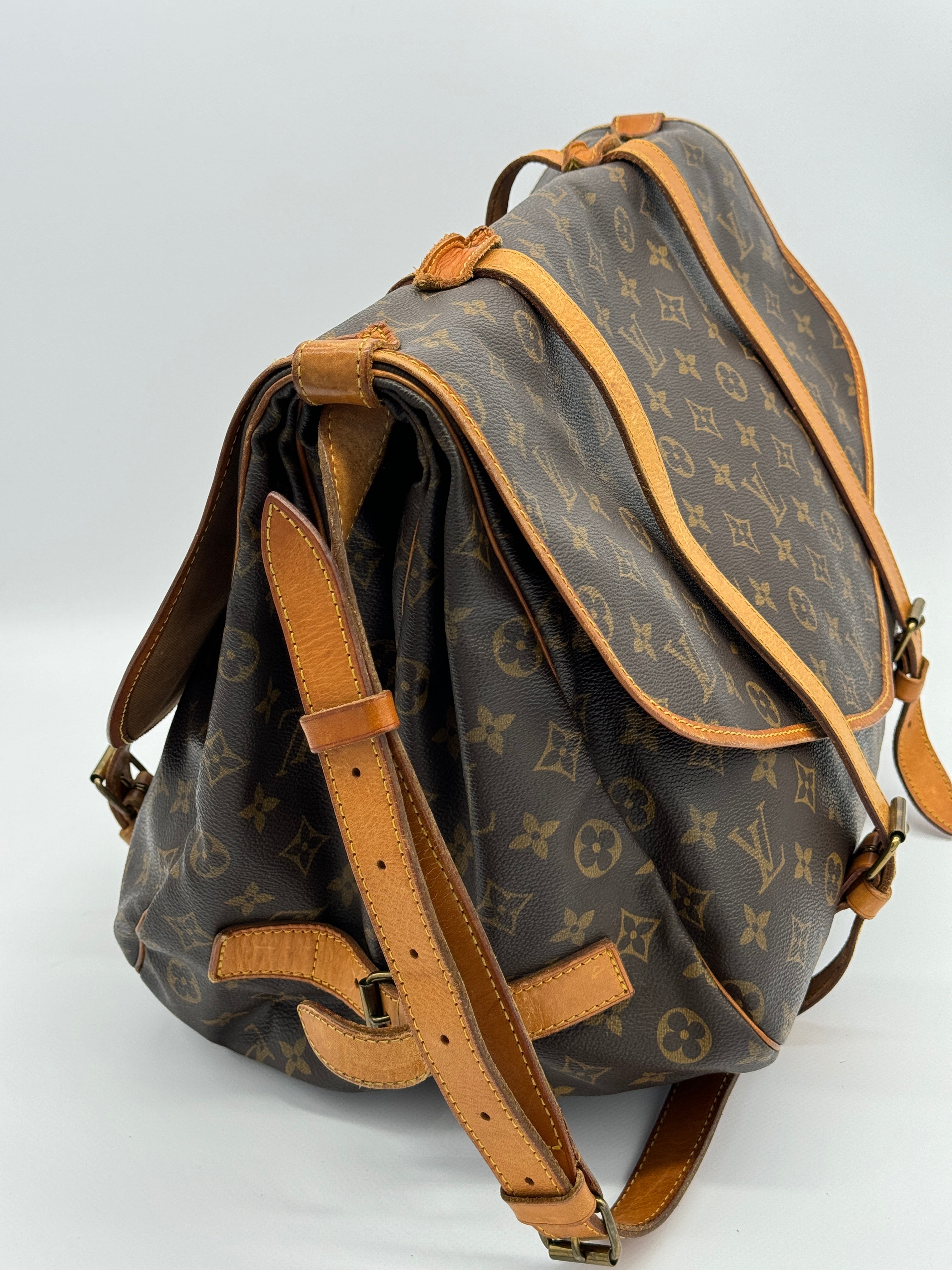 Louis Vuitton Saumur 43