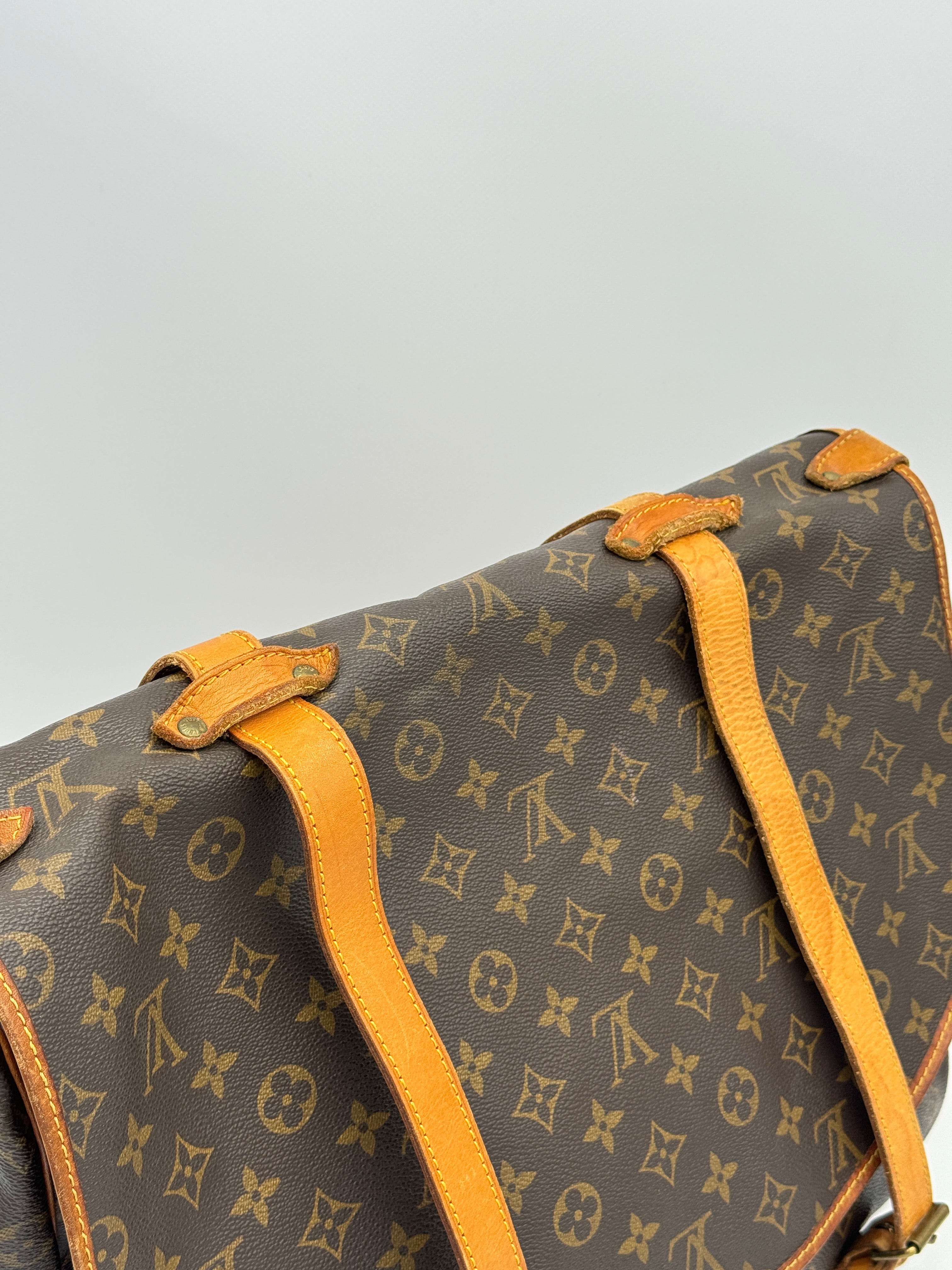 Louis Vuitton Saumur 43