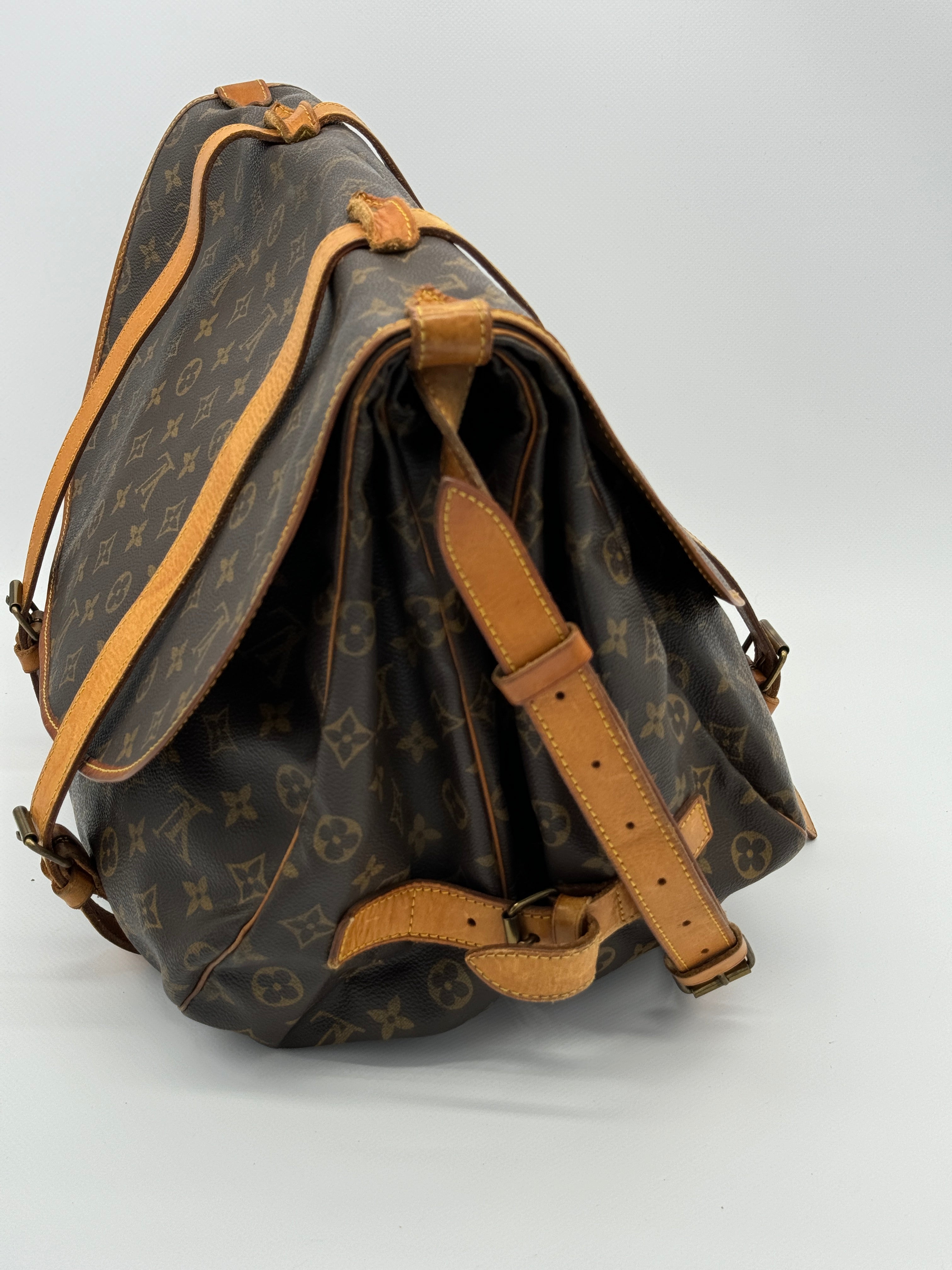 Louis Vuitton Saumur 43