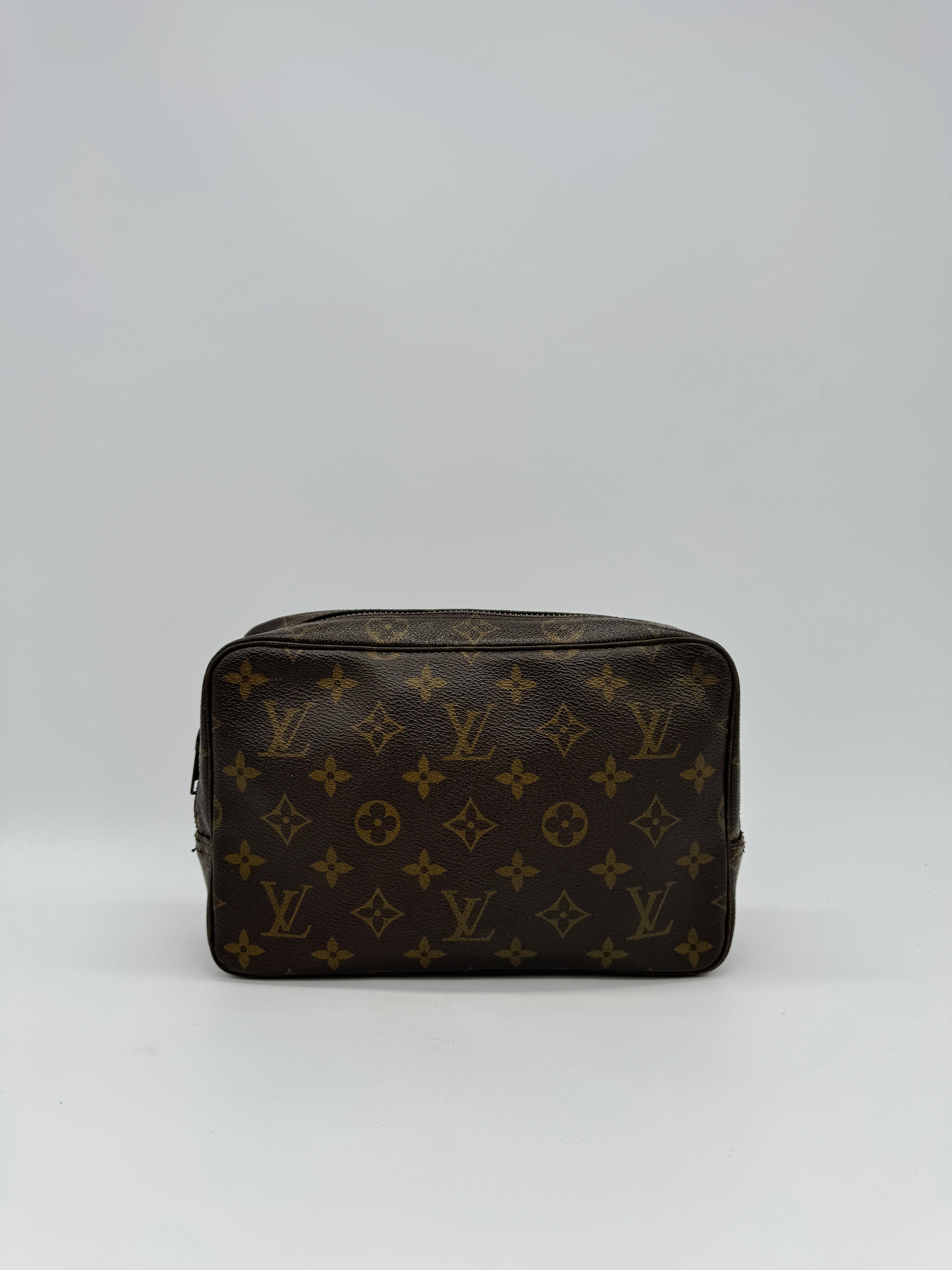 Louis Vuitton Trousse 23