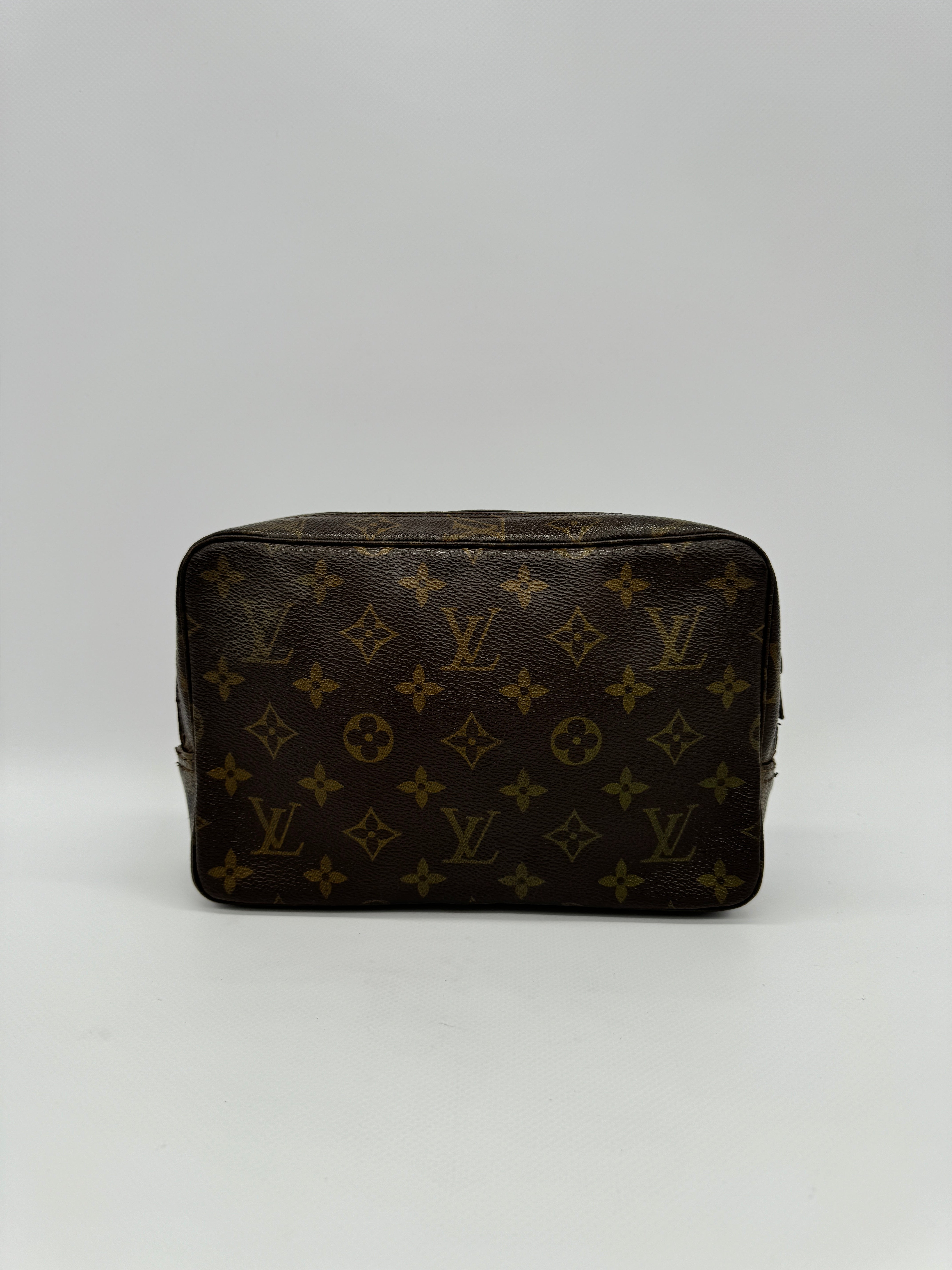 Louis Vuitton Trousse 23