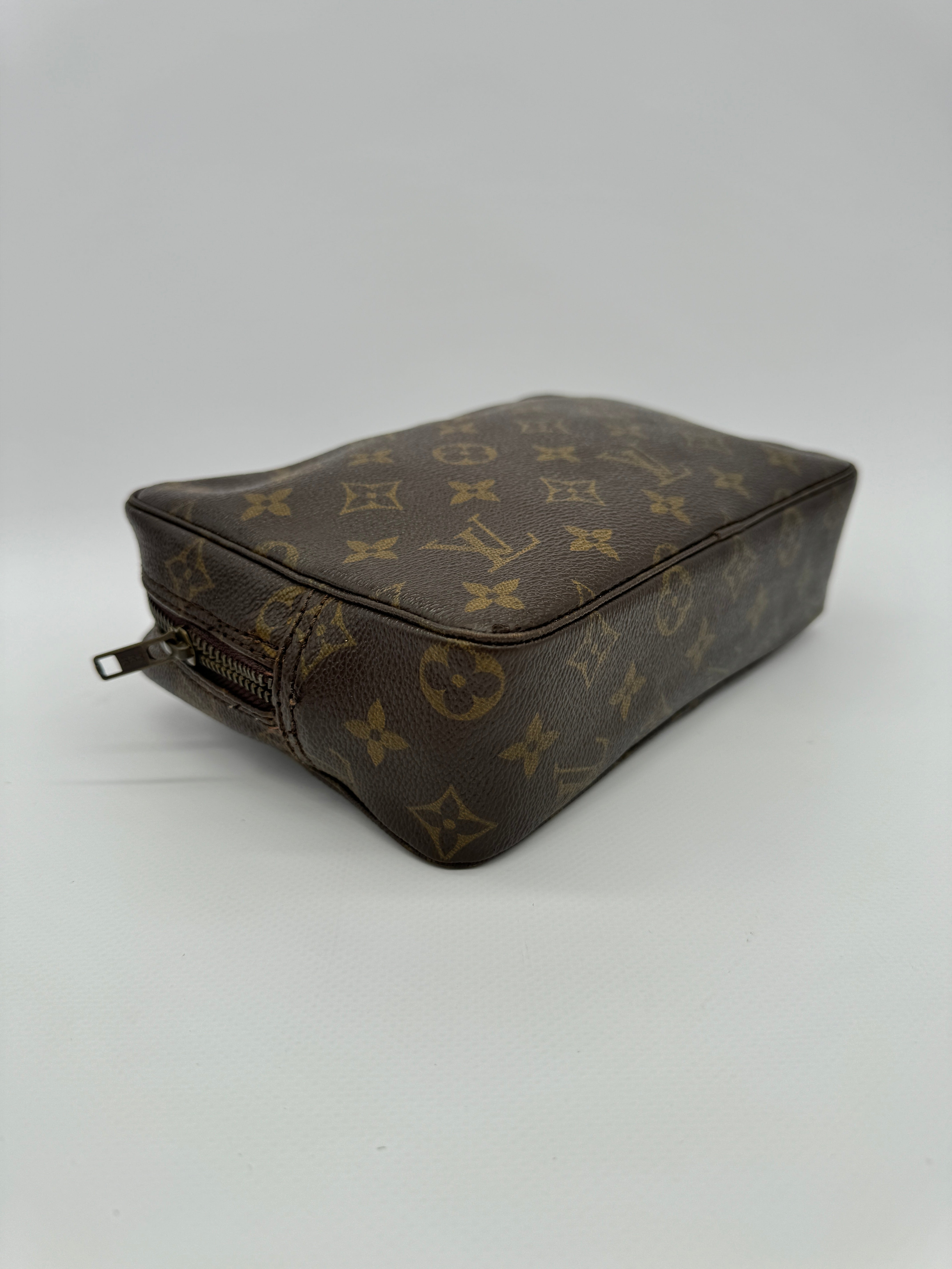 Louis Vuitton Trousse 23