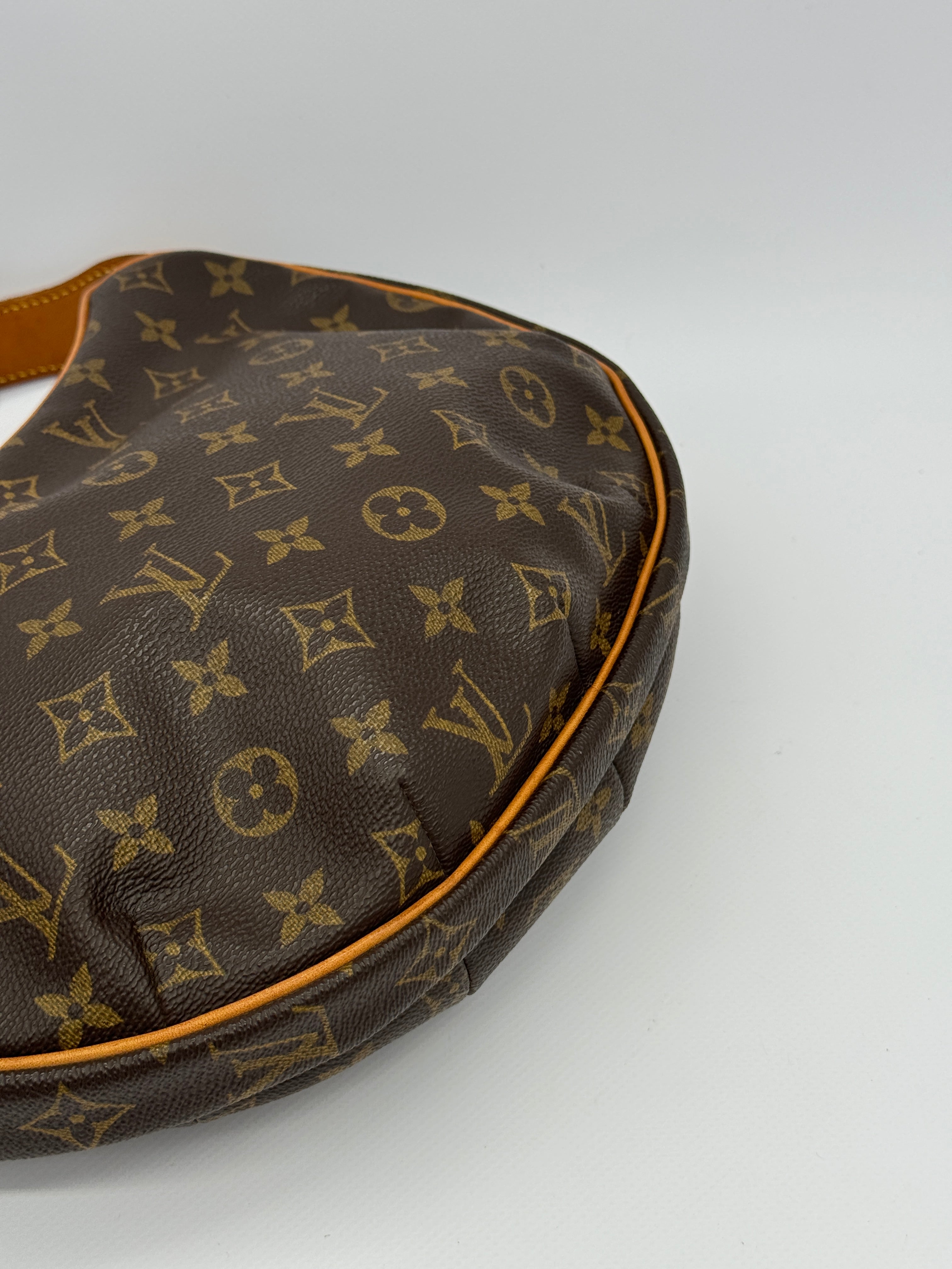 Louis Vuitton Croissant MM