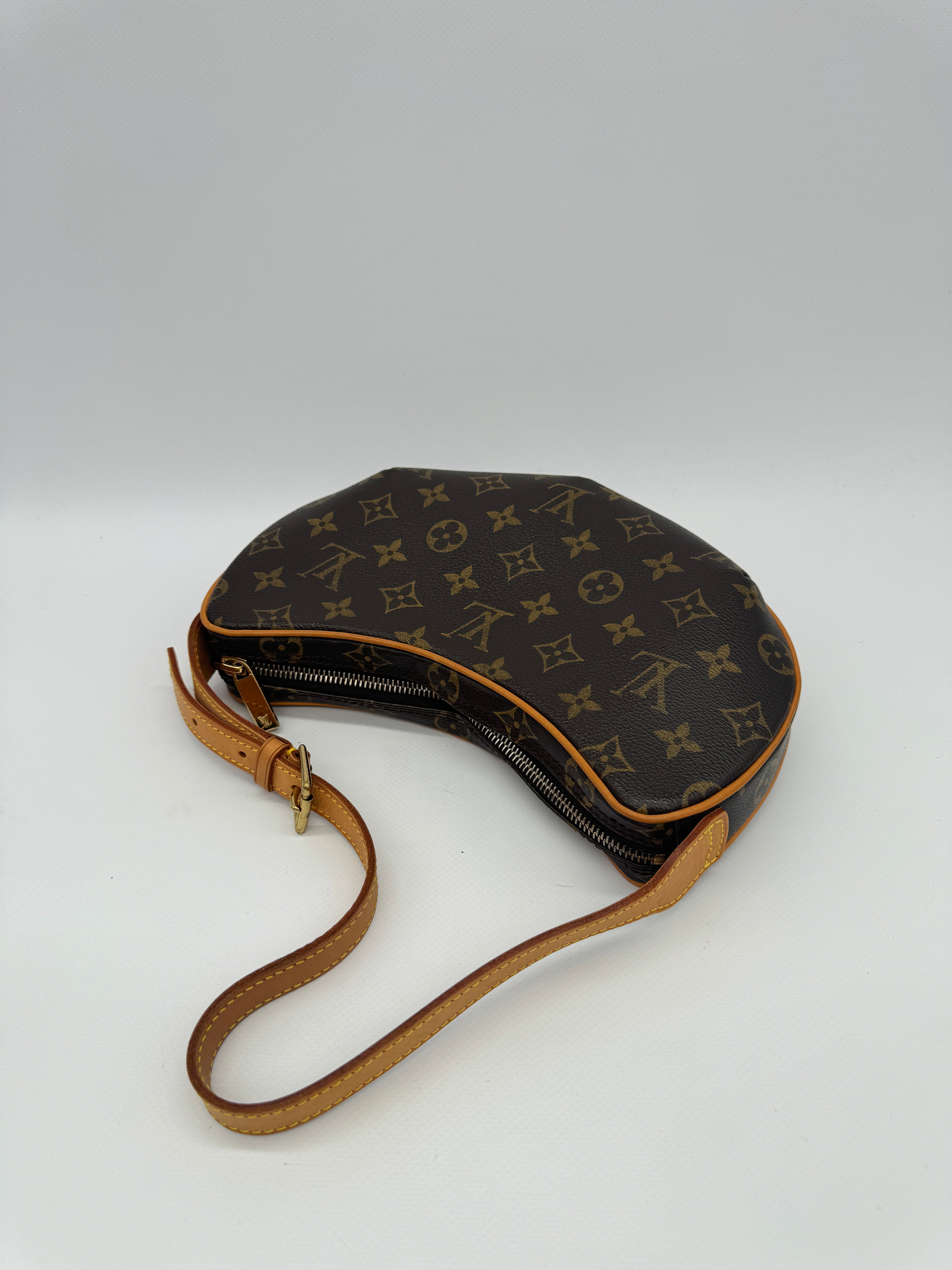 Louis Vuitton Croissant PM